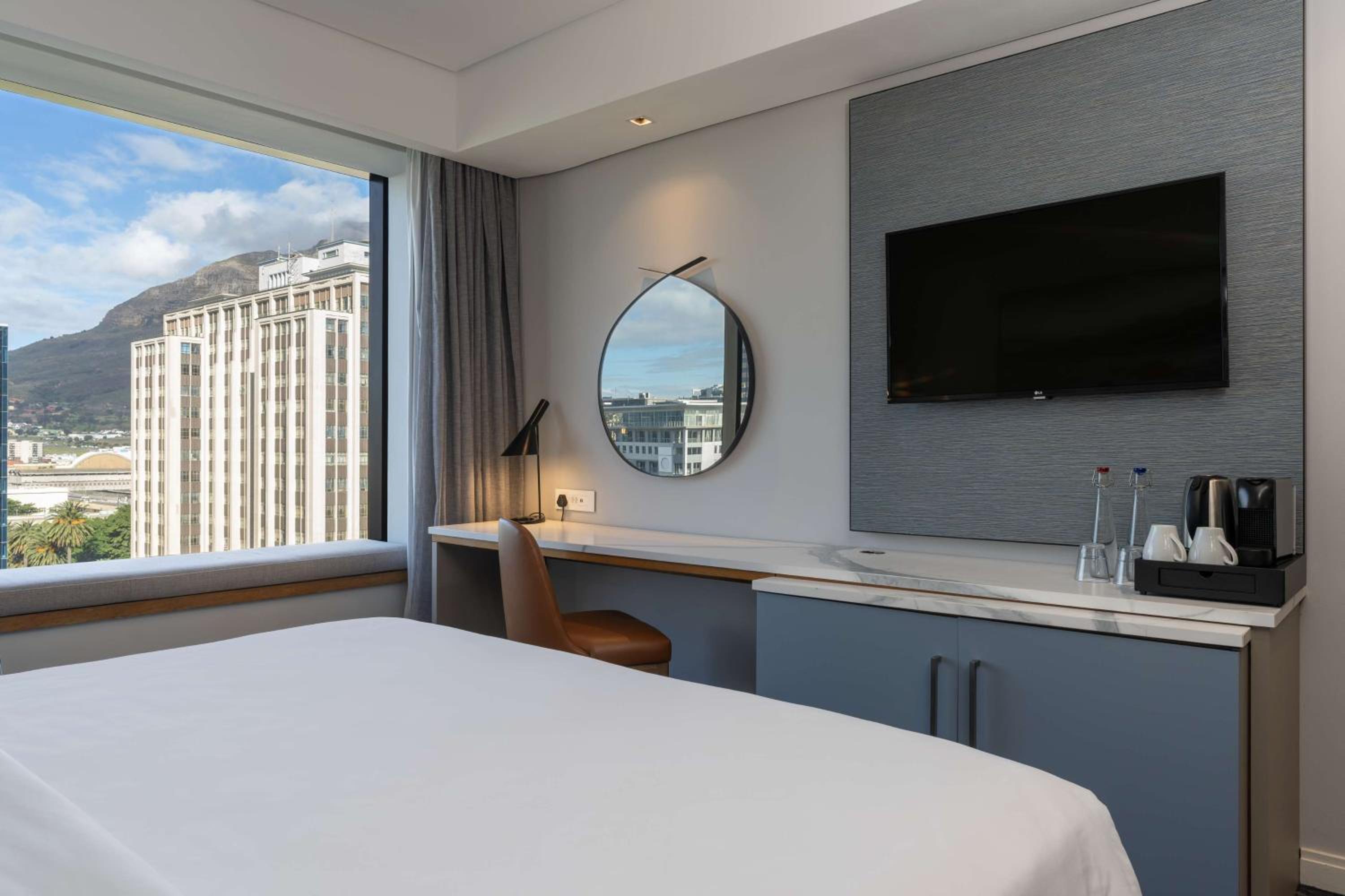 Premium Room with Mountain View - Photo 3