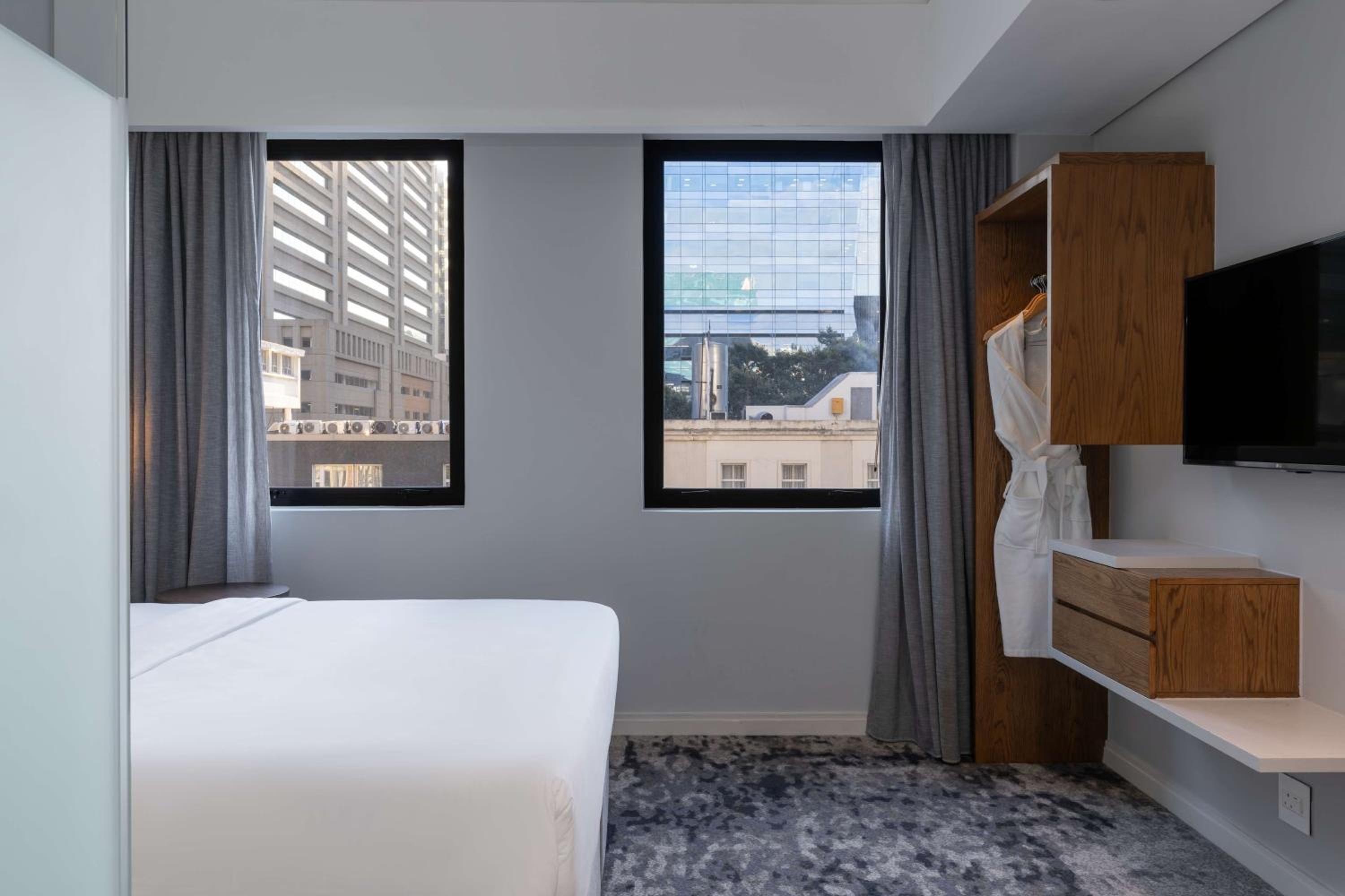 Suite - Photo 8