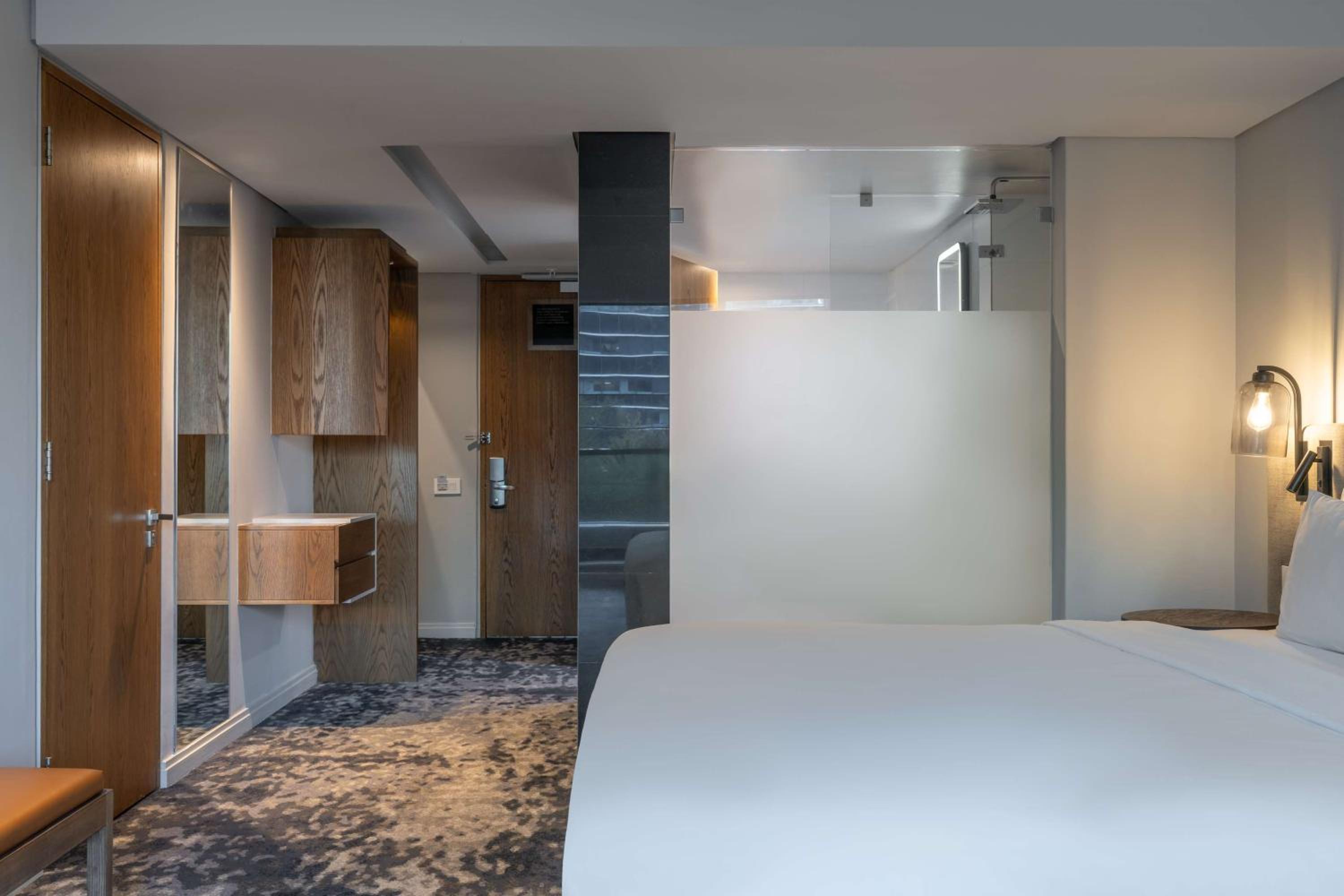 Junior Suite with Balcony and Mountain View - Photo 9
