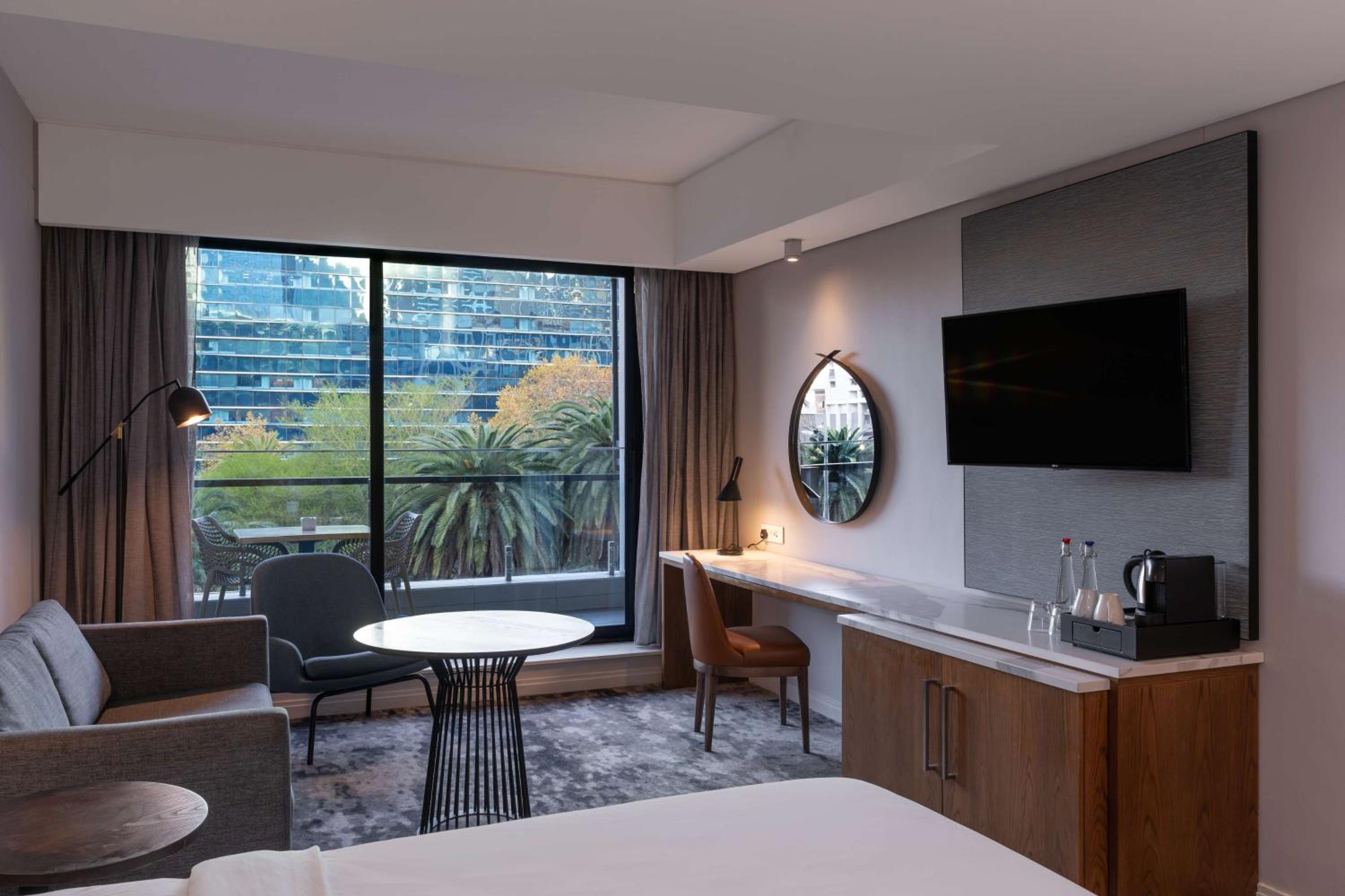 Junior Suite with Balcony and Mountain View - Photo 6