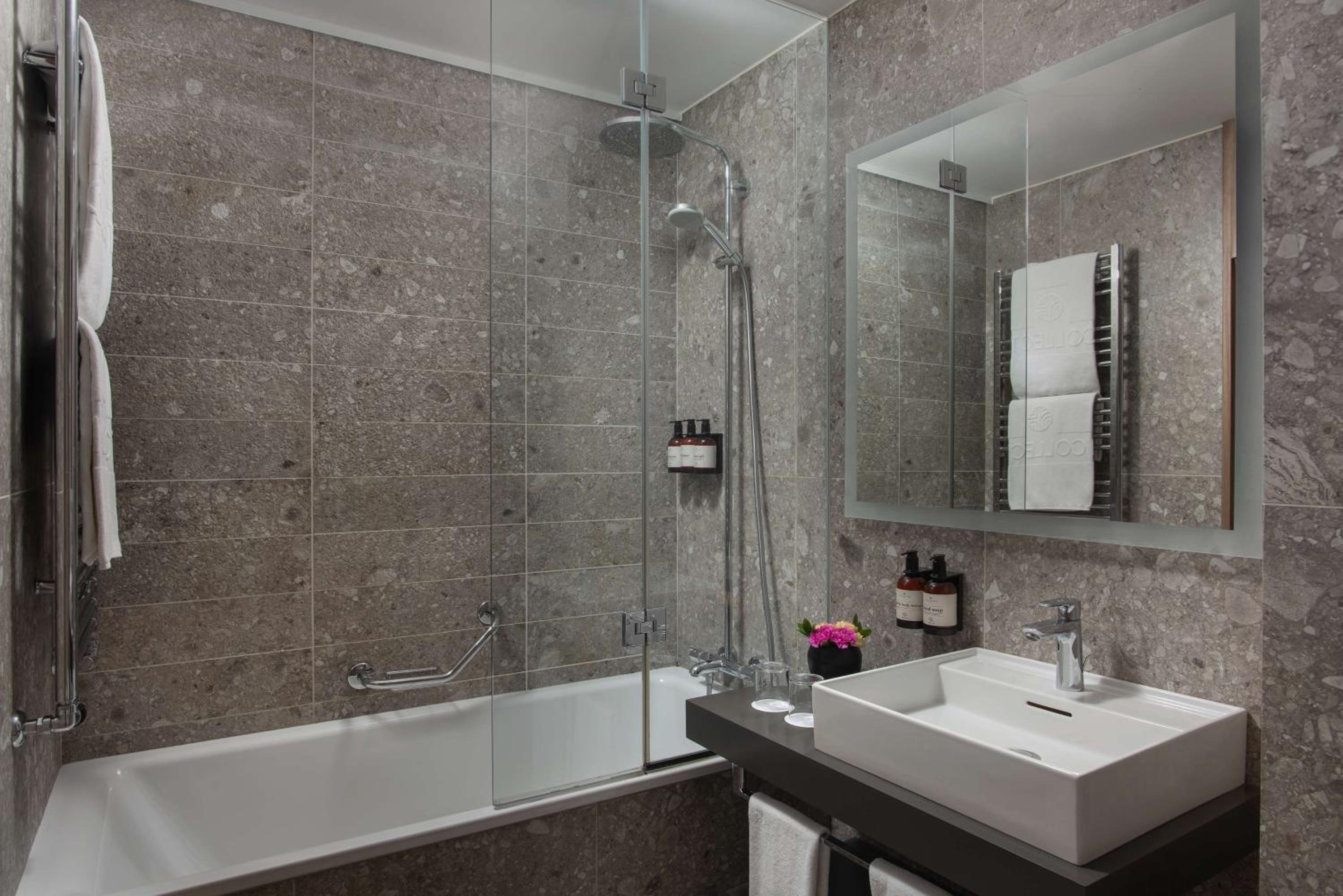 Superior Double or Twin Room photo 3