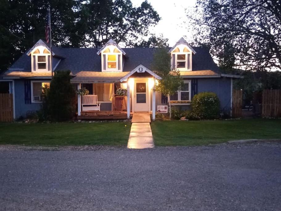 Five-Bedroom House photo 2