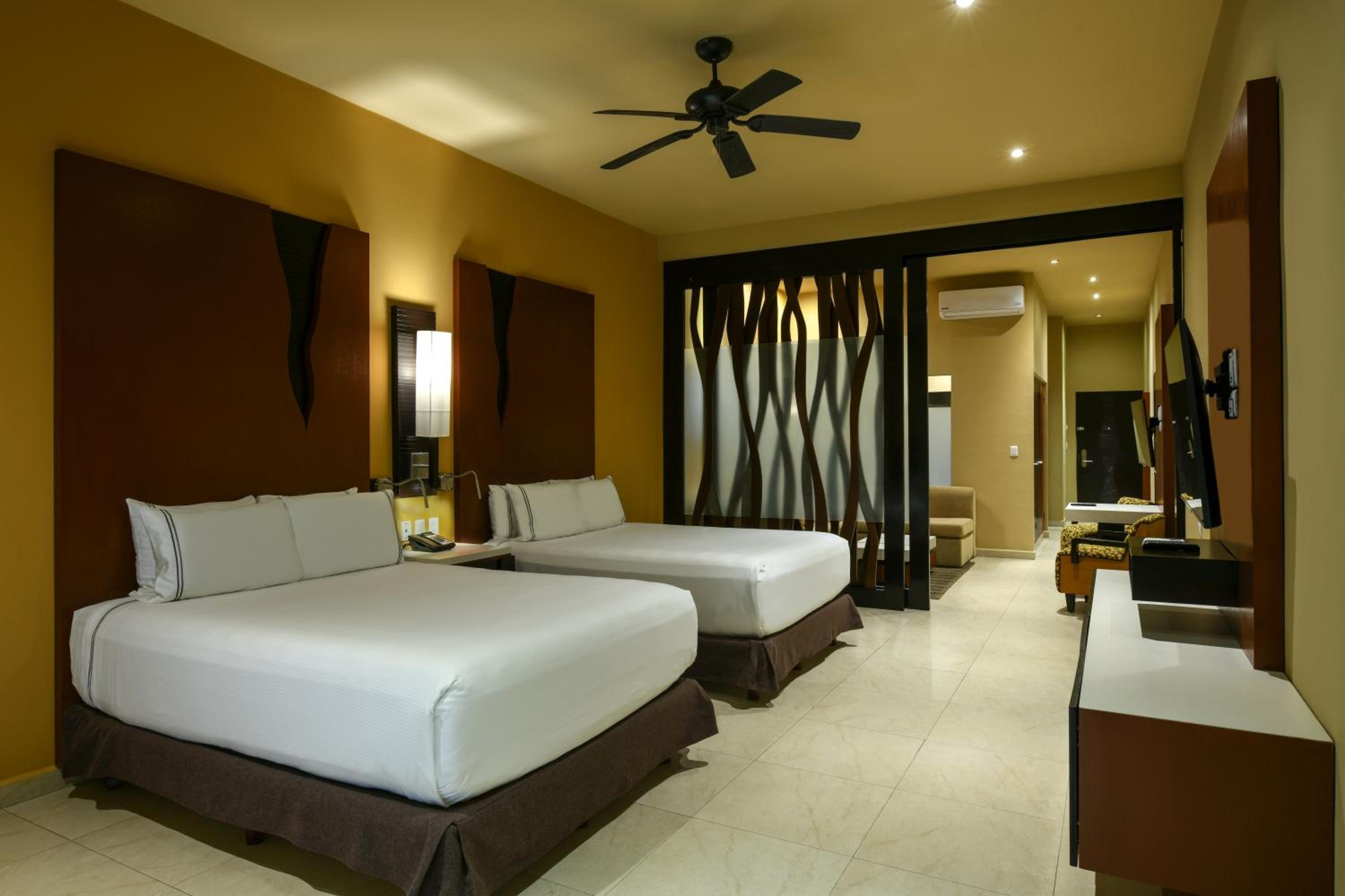 Suite with Private Pool photo 3