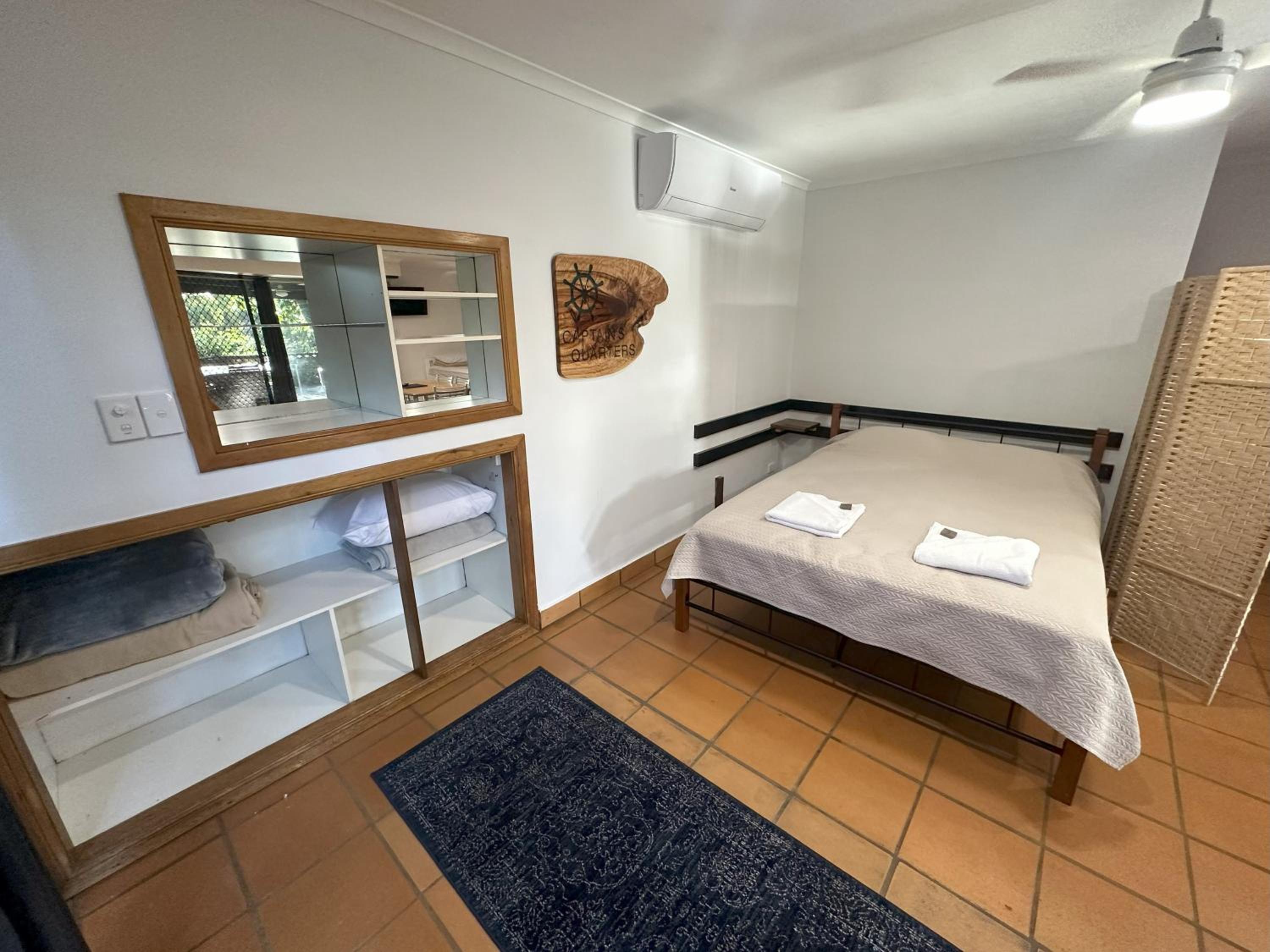 Family Room with Shared Bathroom photo 3