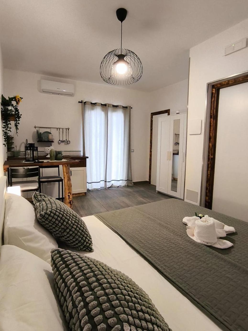 One-Bedroom Apartment photo 3