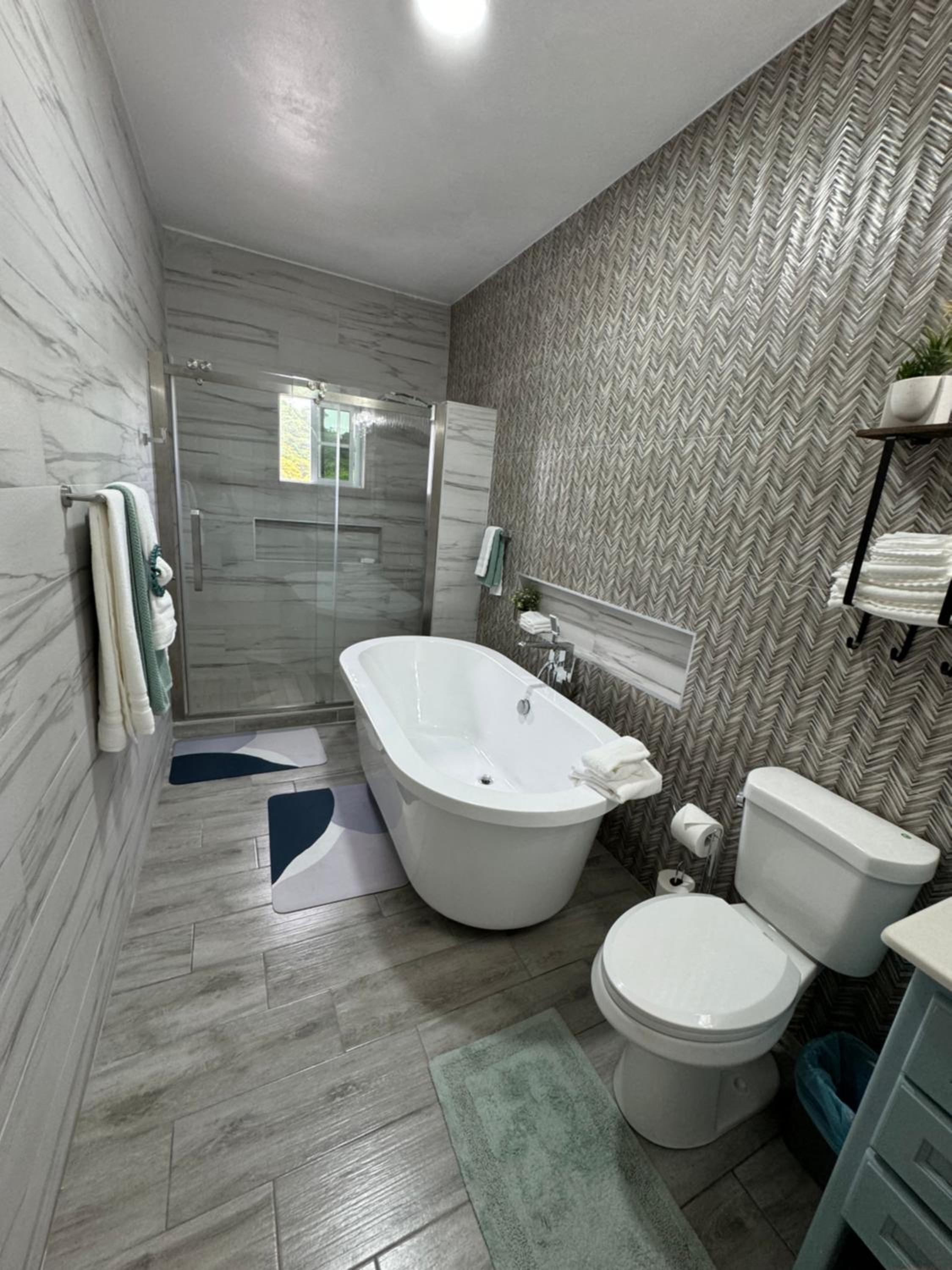 Three-Bedroom House photo 3