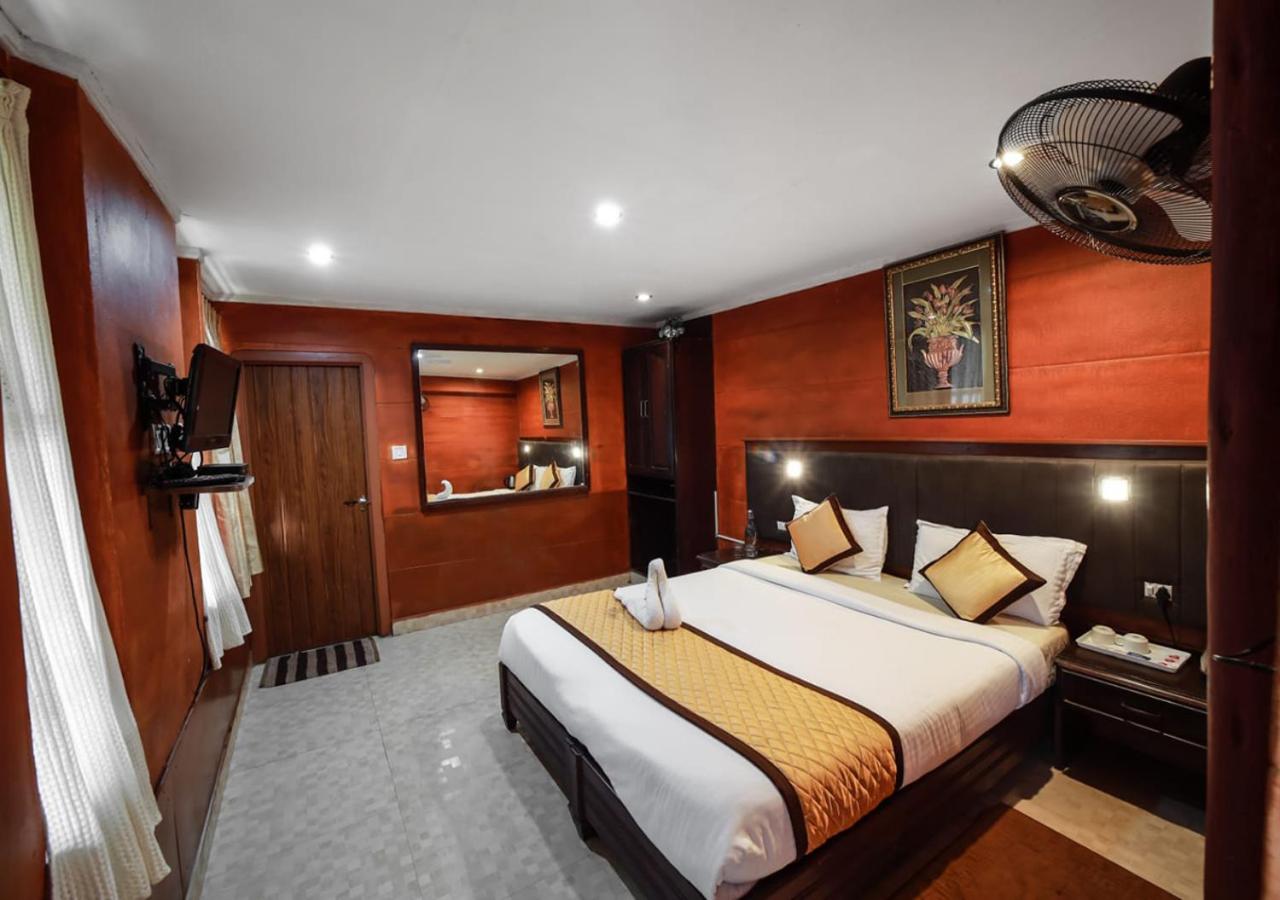 Deluxe Queen Suite photo 1