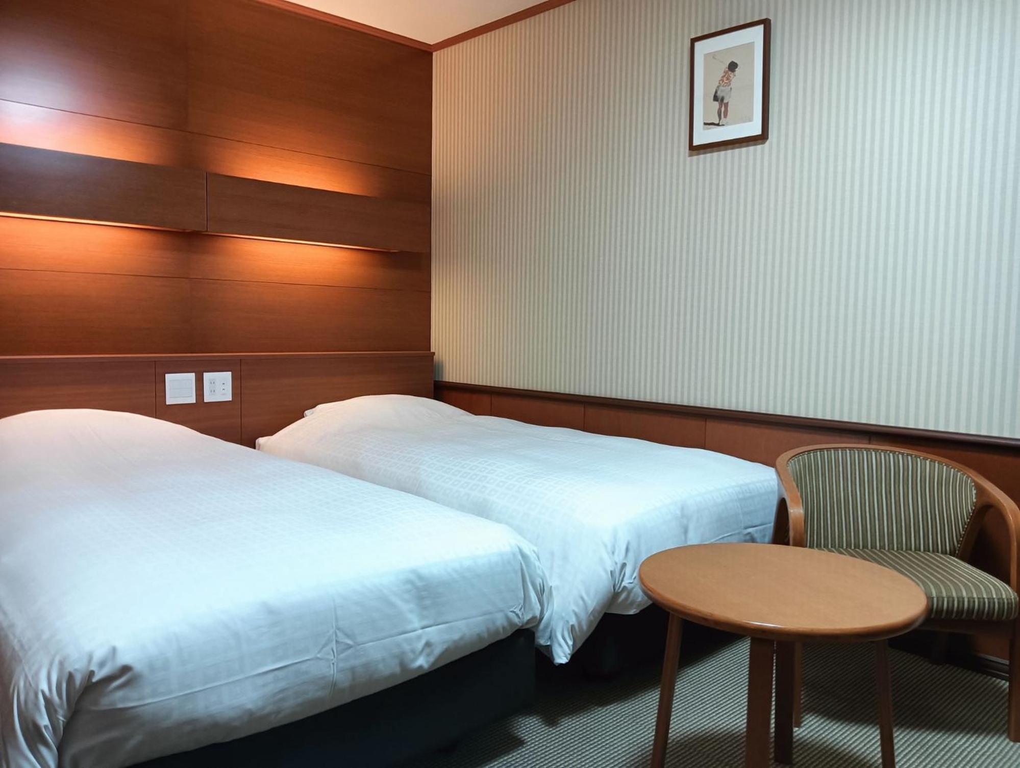 Compact Twin Room - Non-Smoking photo 2
