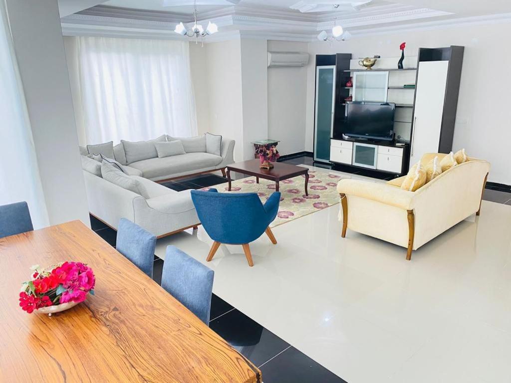 Villa photo 1