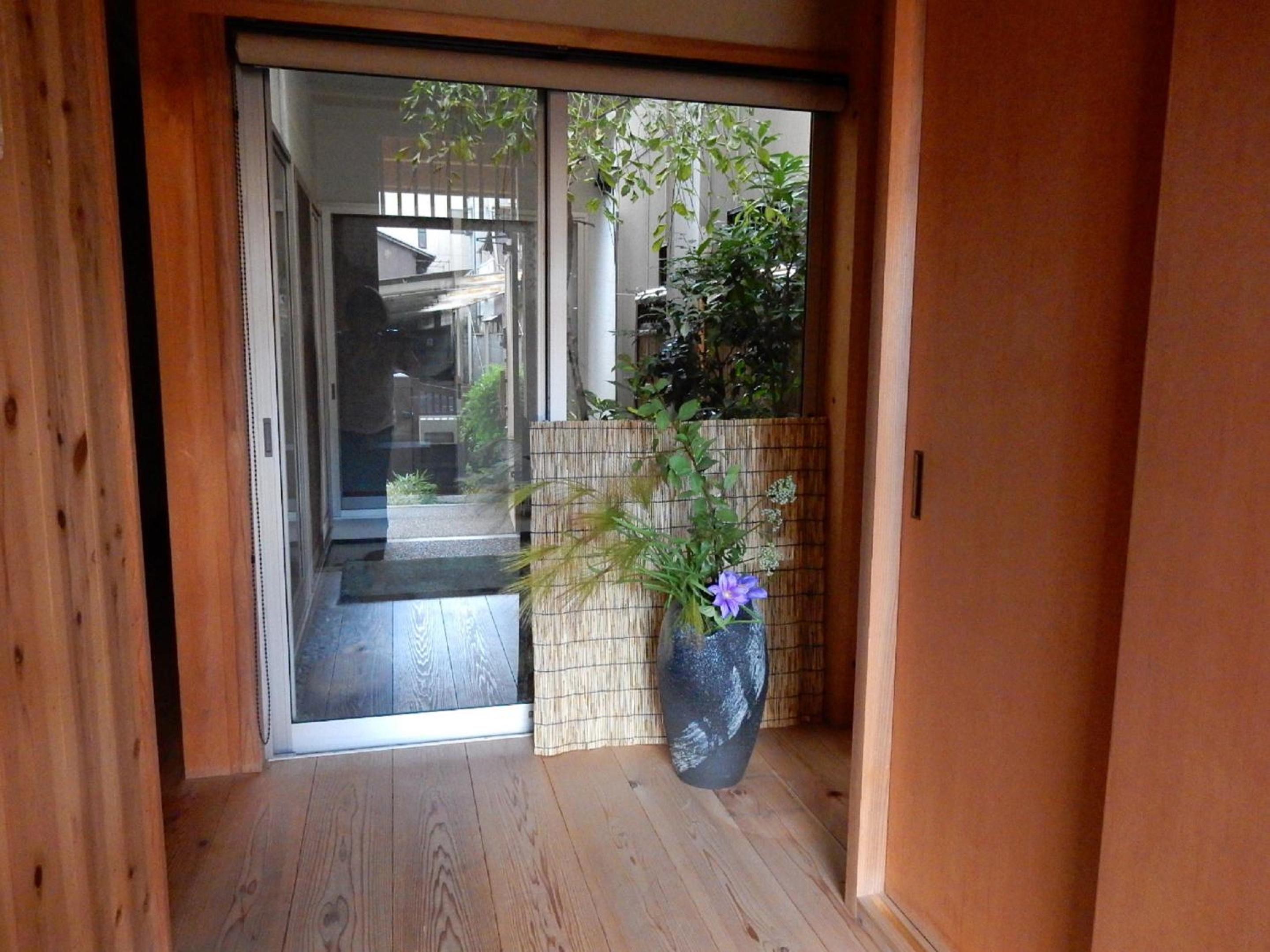 Japanese-Style Townhouse - Photo 1