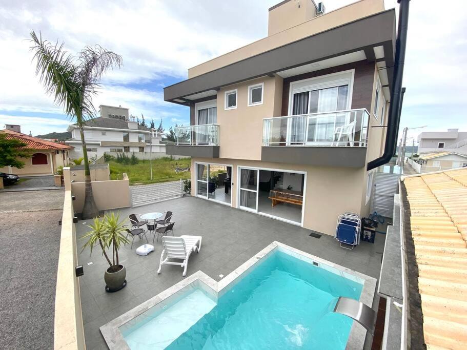 Four-Bedroom House photo 3