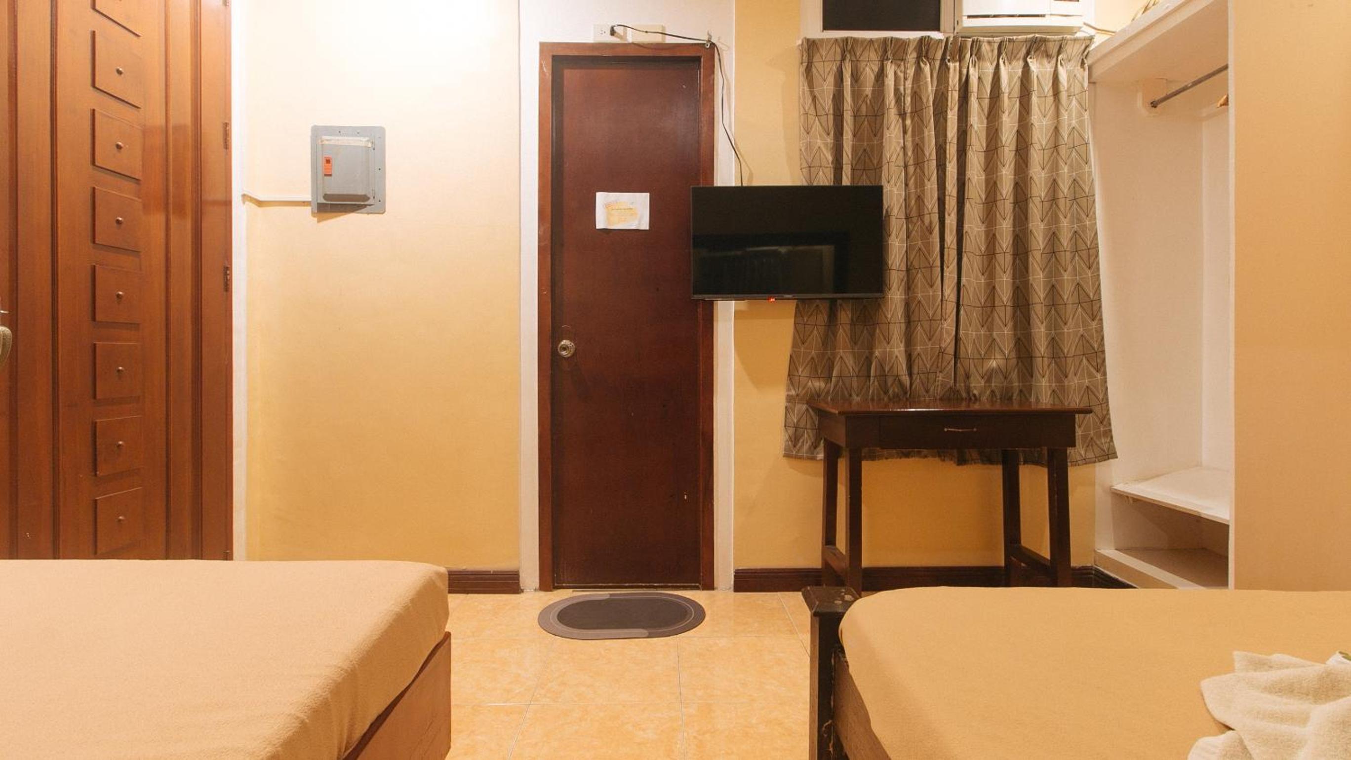 Quadruple Room - Photo 7