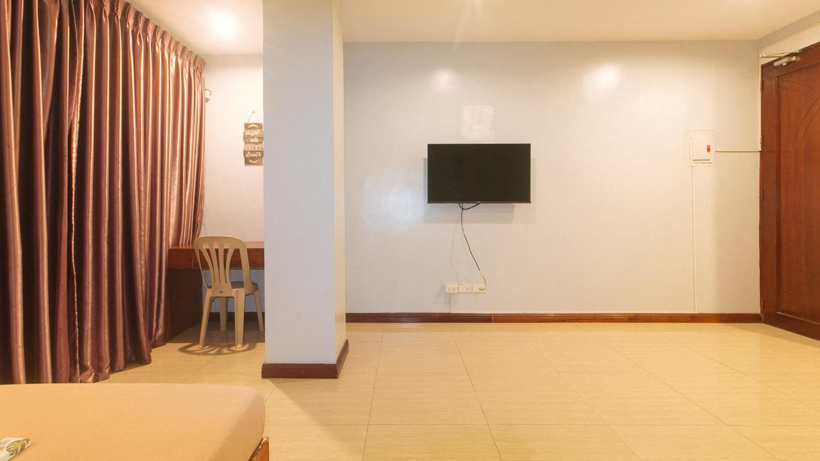 Family Room - Photo 7