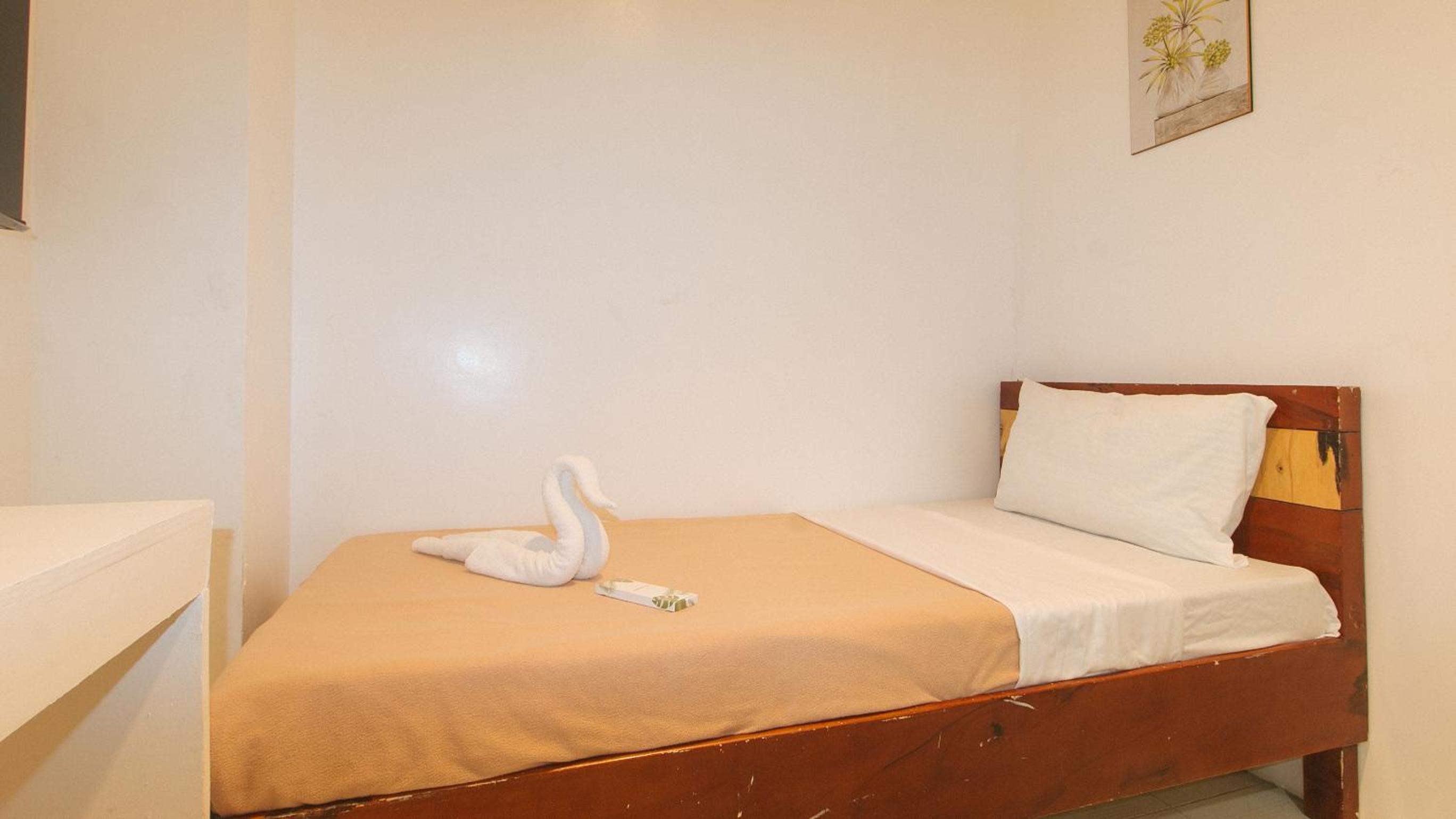 Single Room - Photo 10