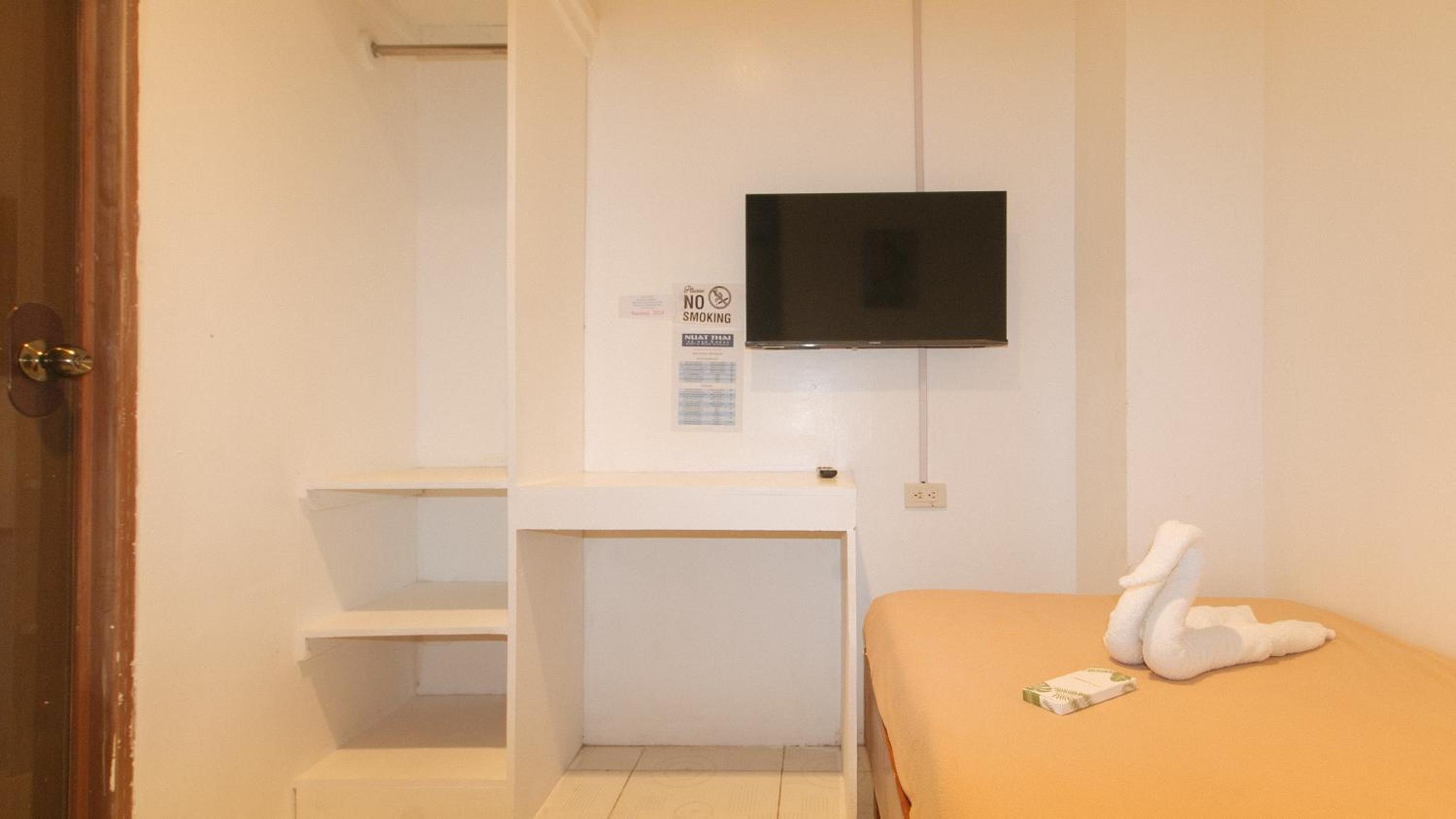 Single Room - Photo 9