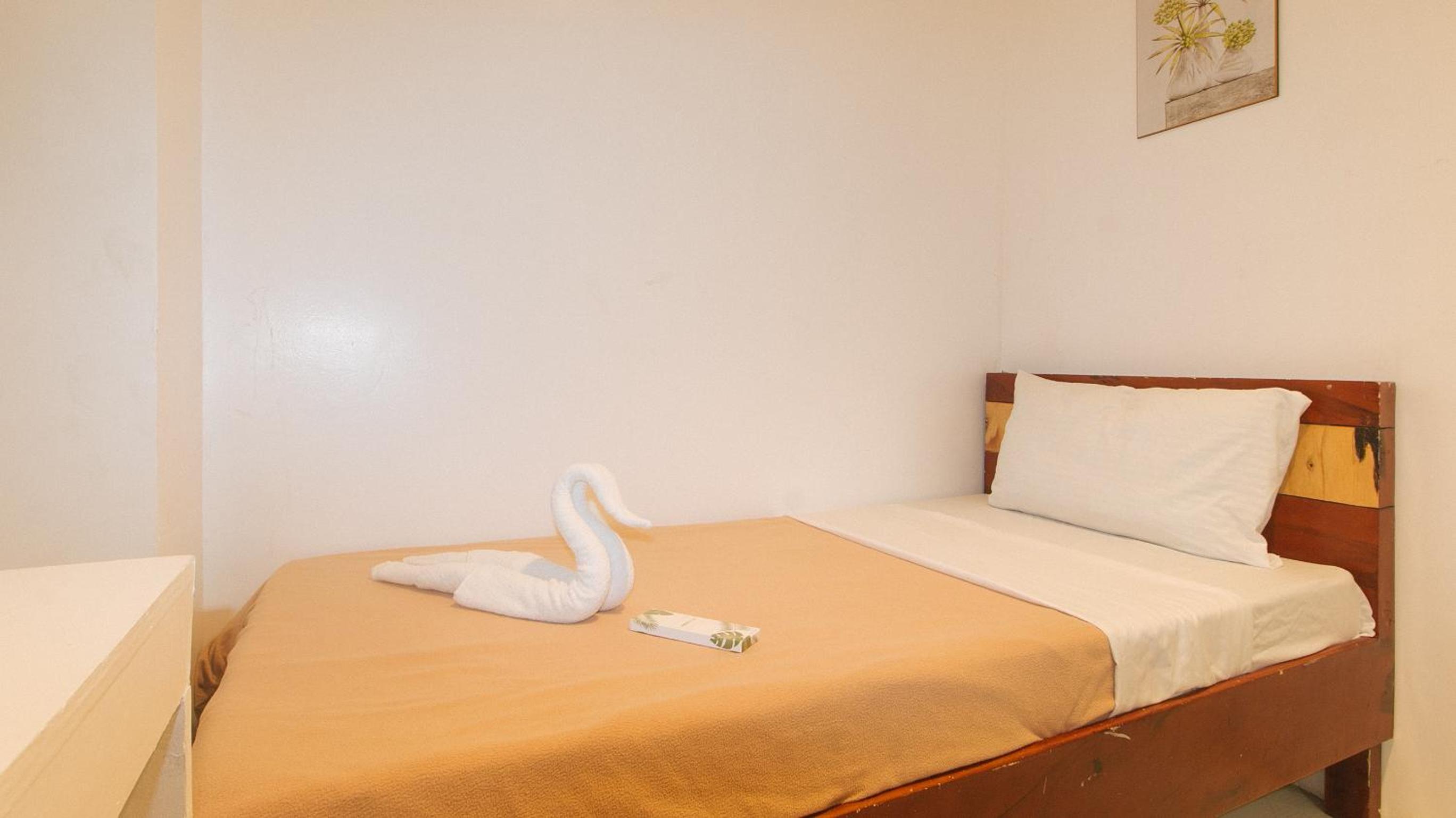 Single Room - Photo 11