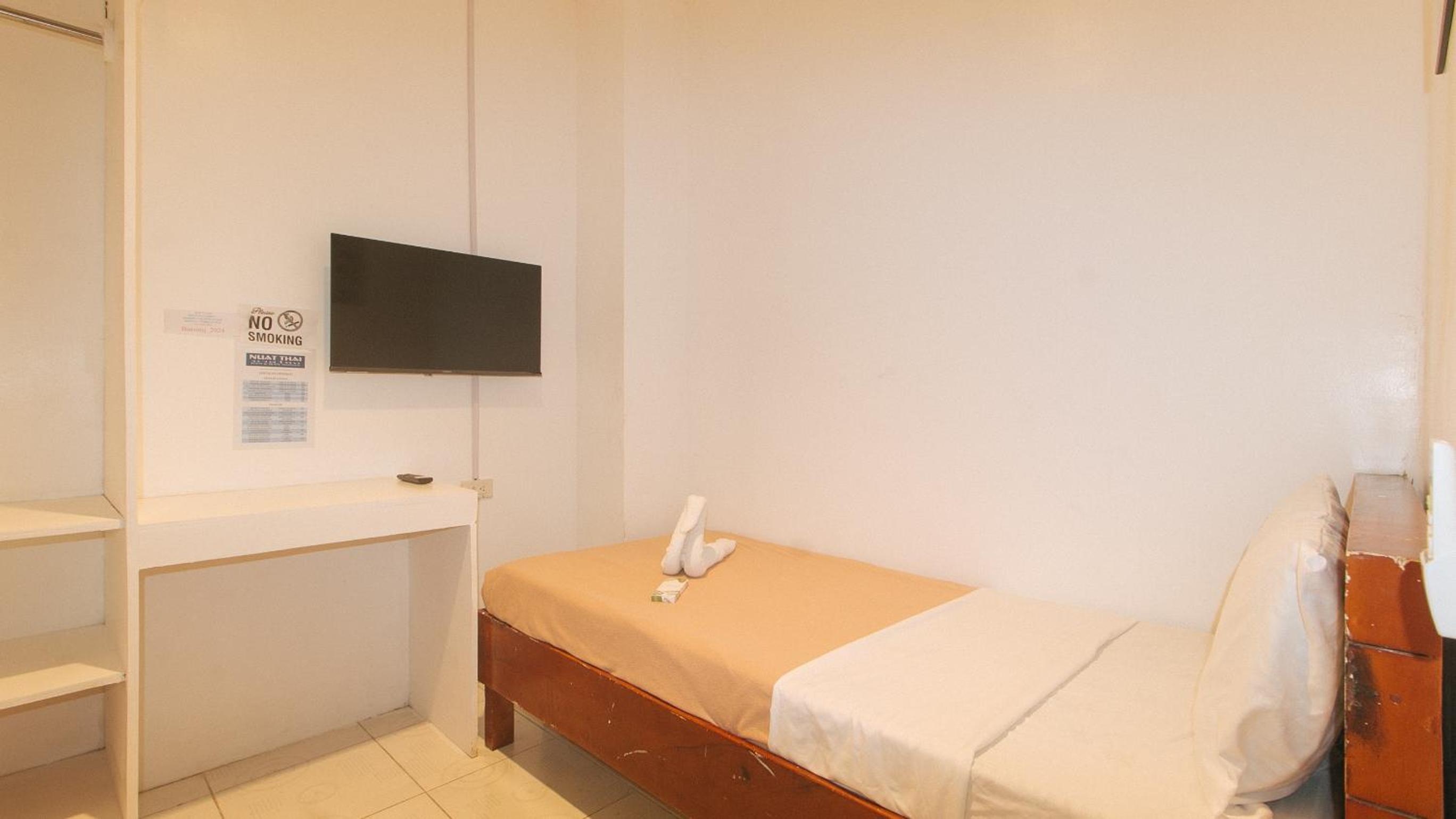 Single Room - Photo 2