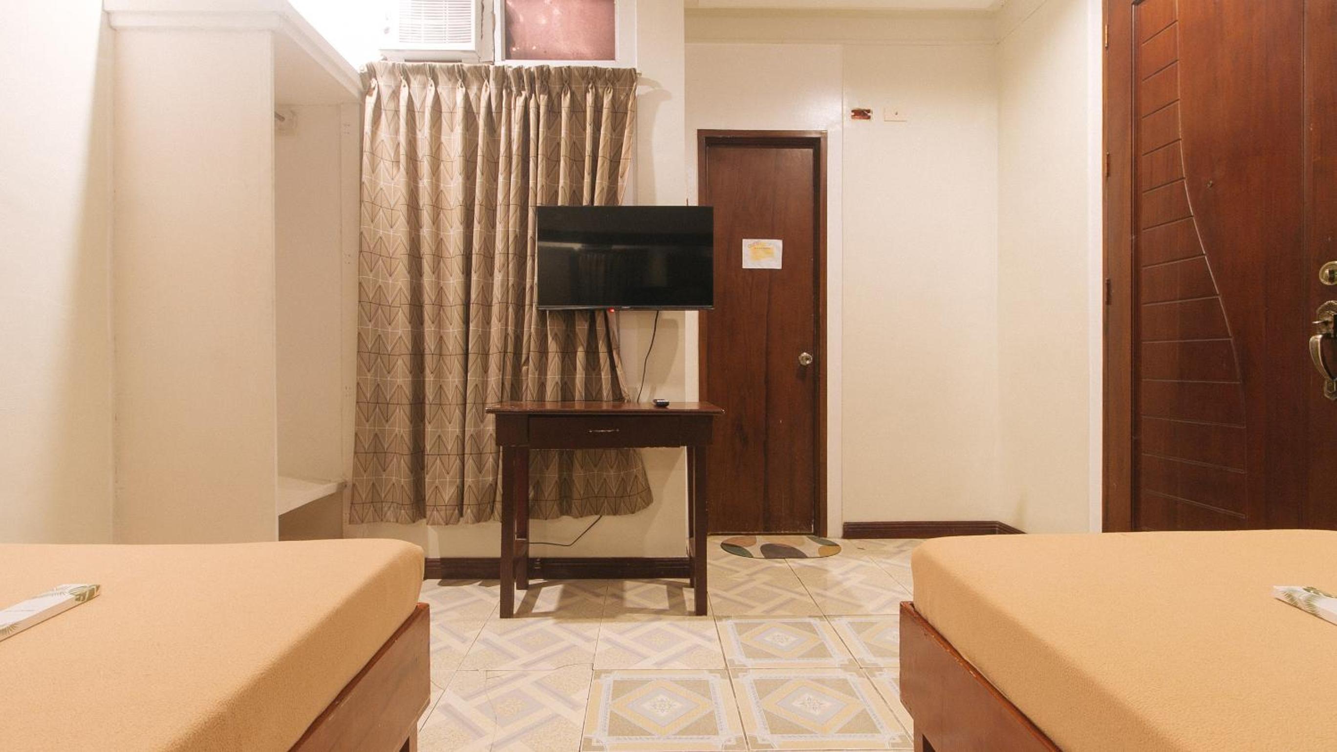 Standard Twin Room - Photo 5