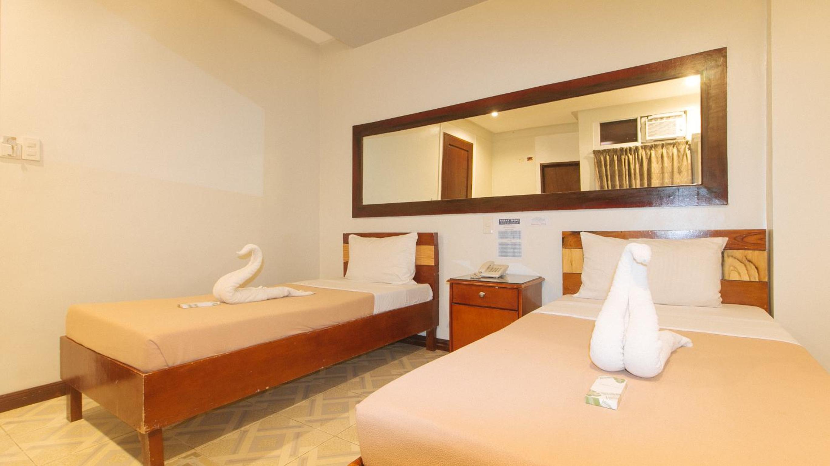 Standard Twin Room - Photo 3