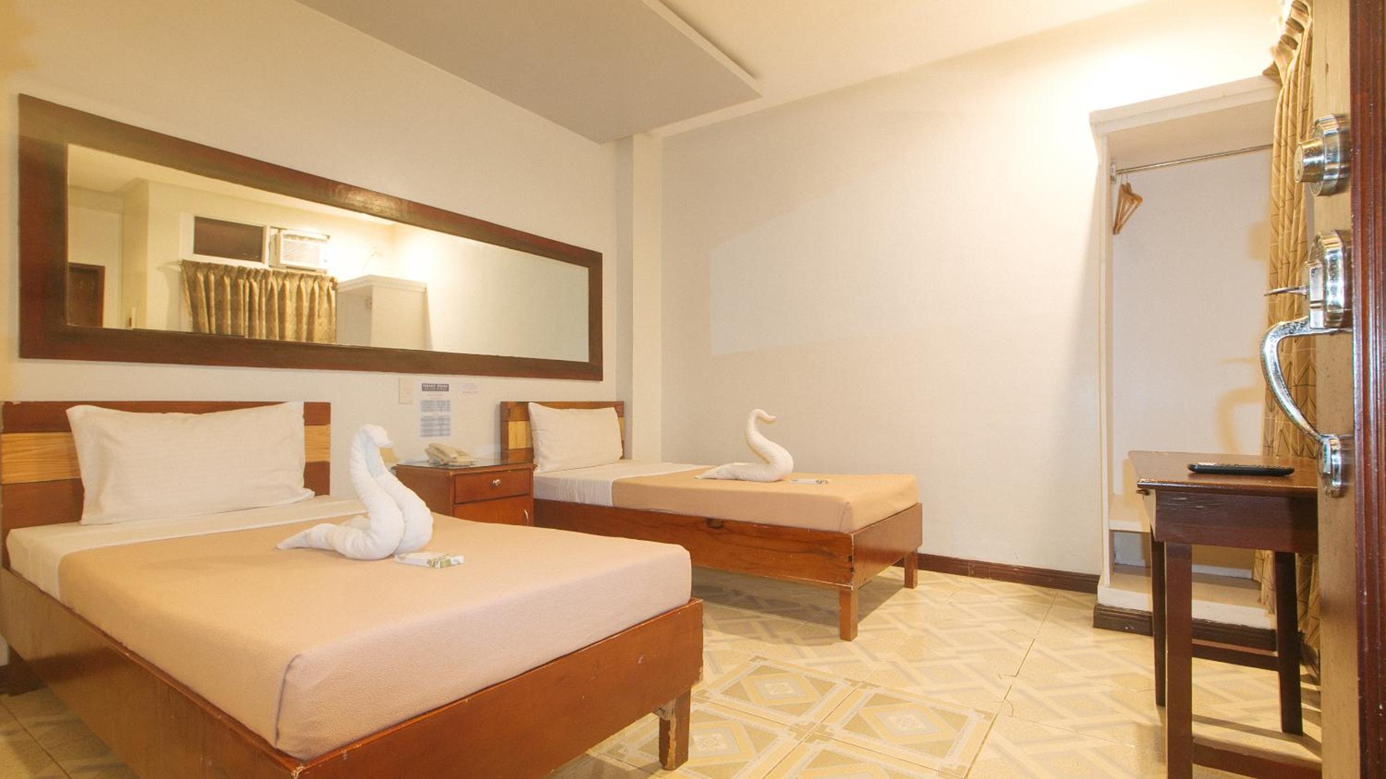Standard Twin Room - Photo 2