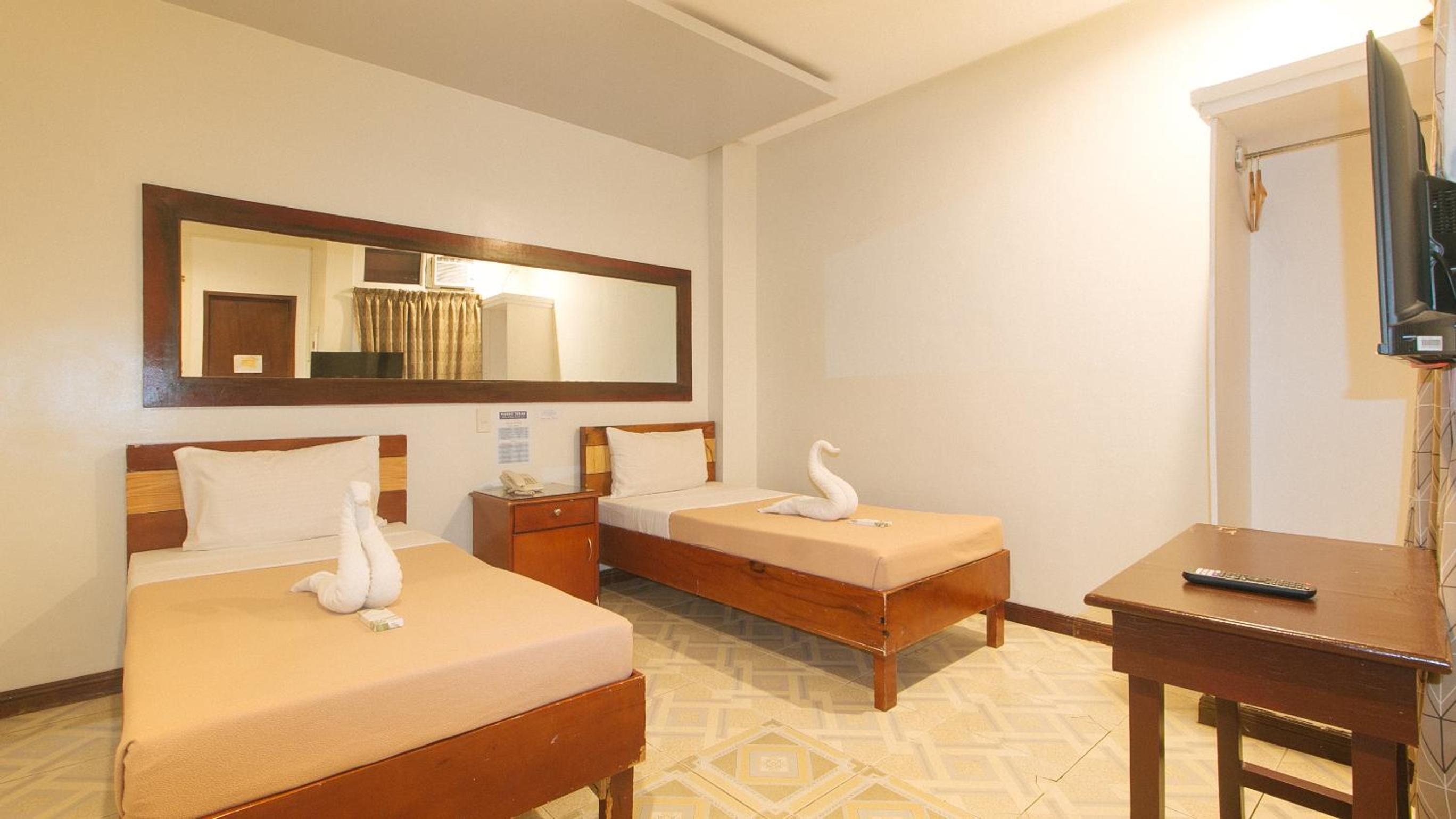 Standard Twin Room - Photo 1