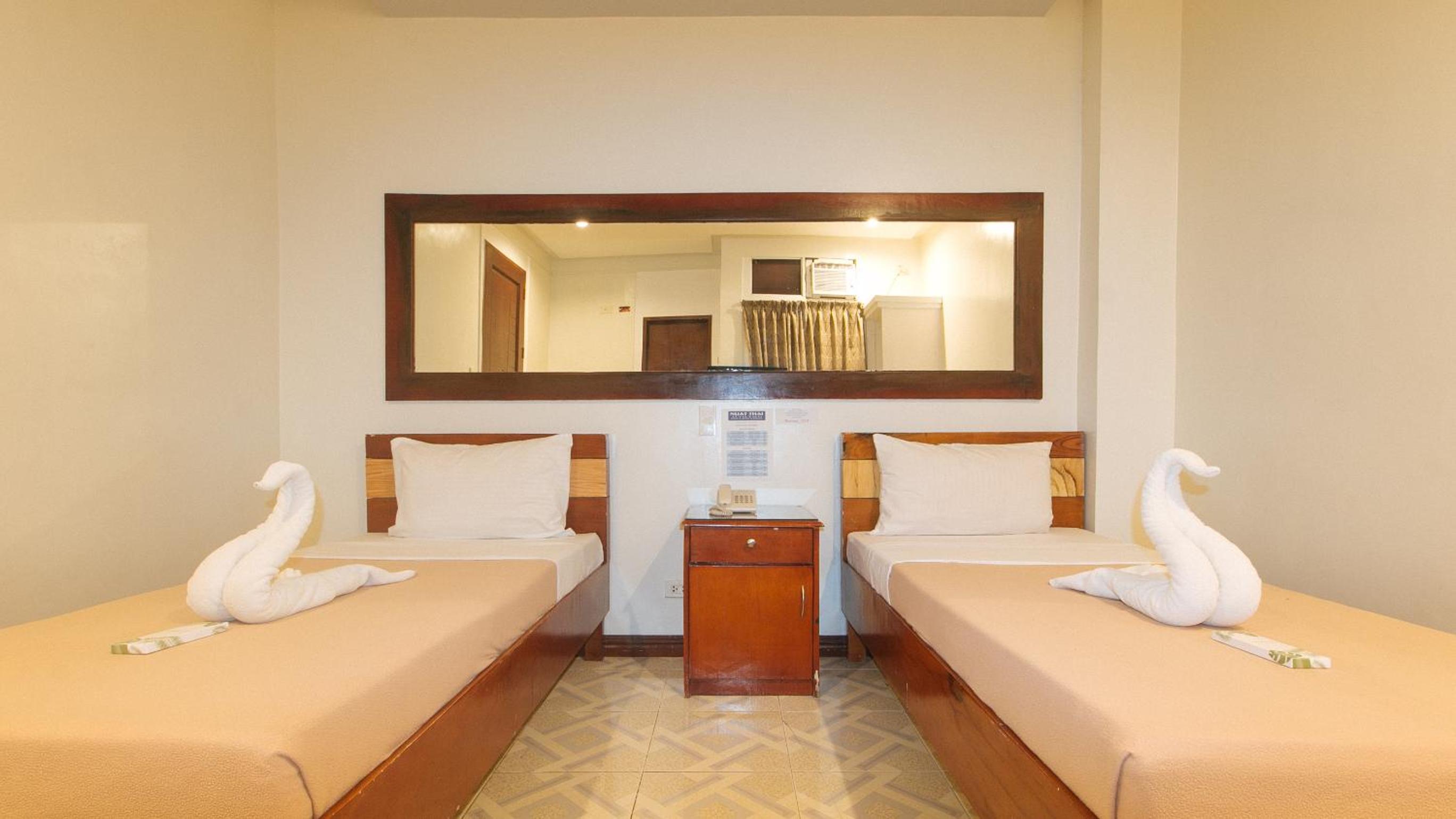 Standard Twin Room - Photo 4