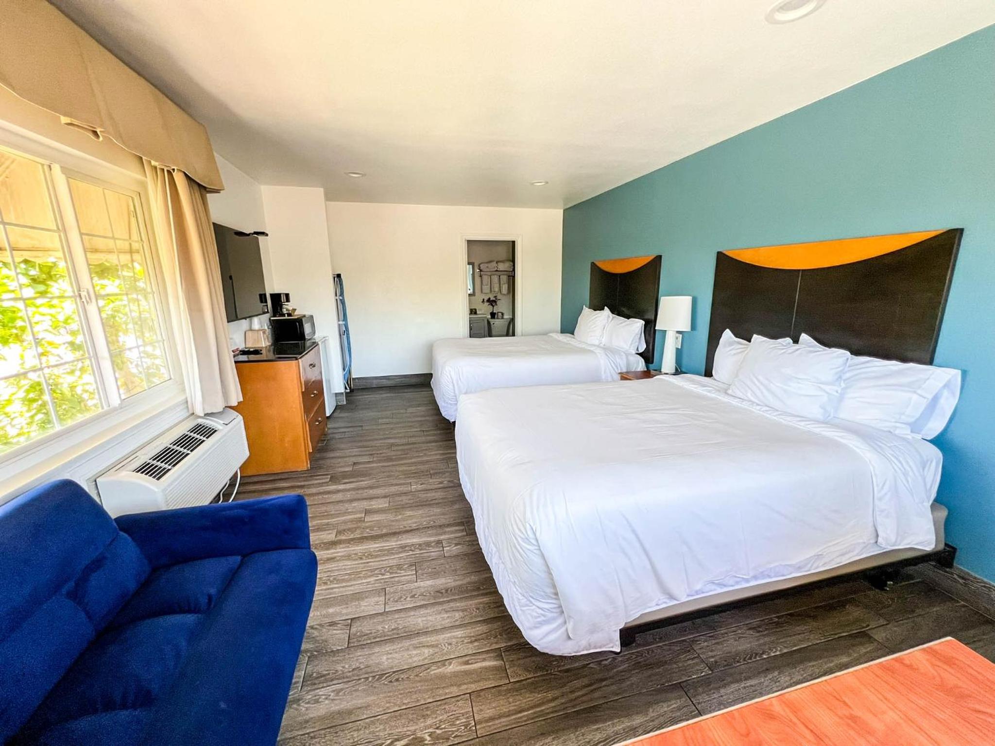 Deluxe Family Suite photo 2