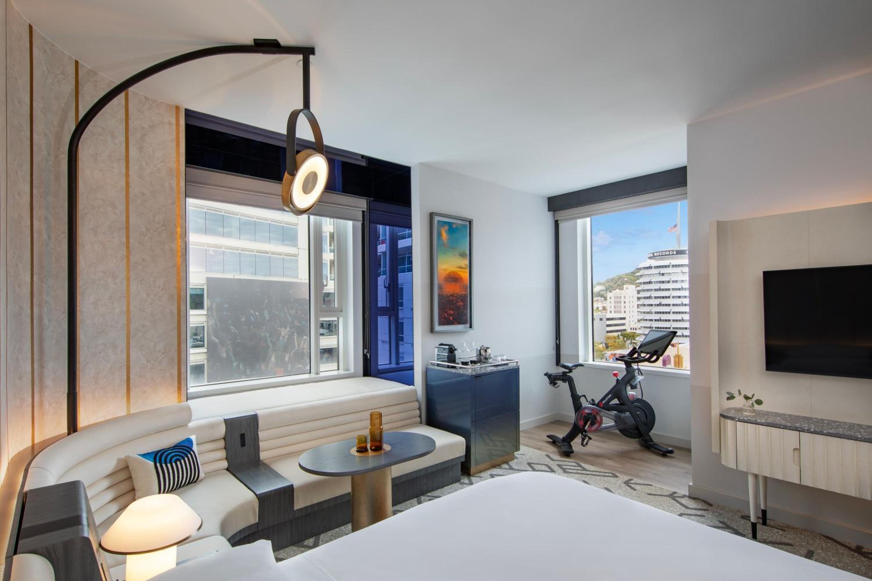 Deluxe King Room with One King Bed (Non Smoking)