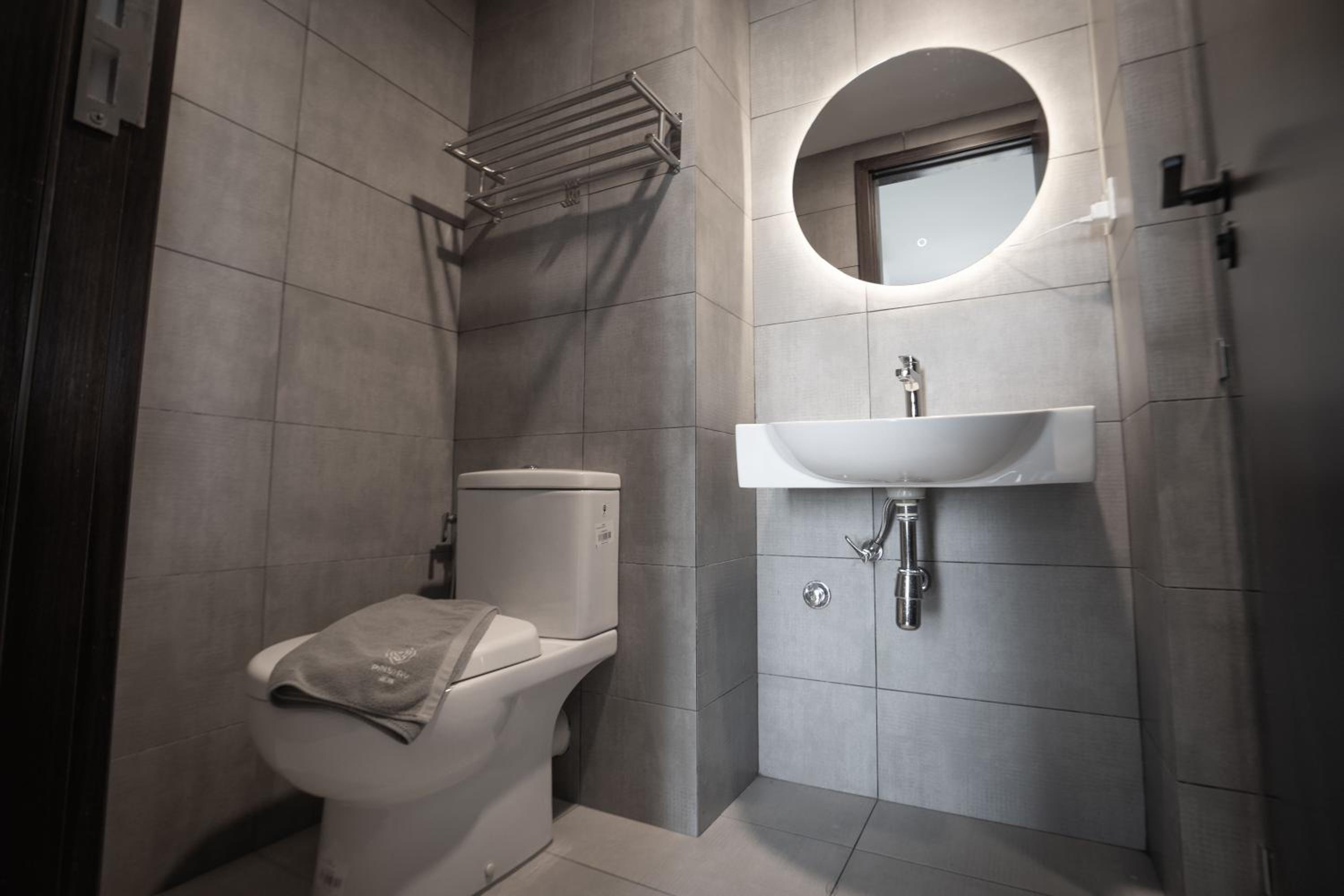 Budget Double Room - Photo 9