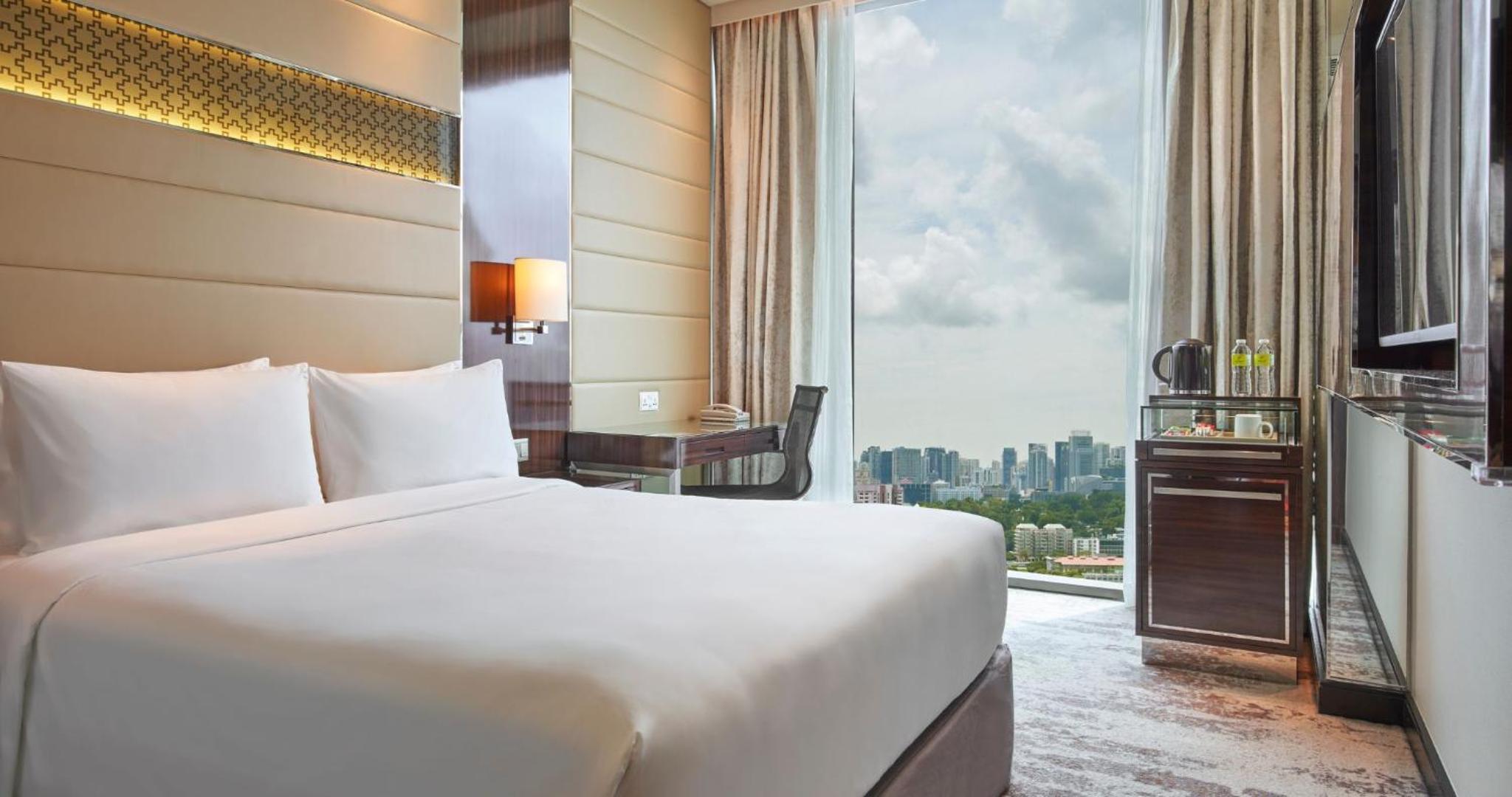 Standard Queen Room with City View