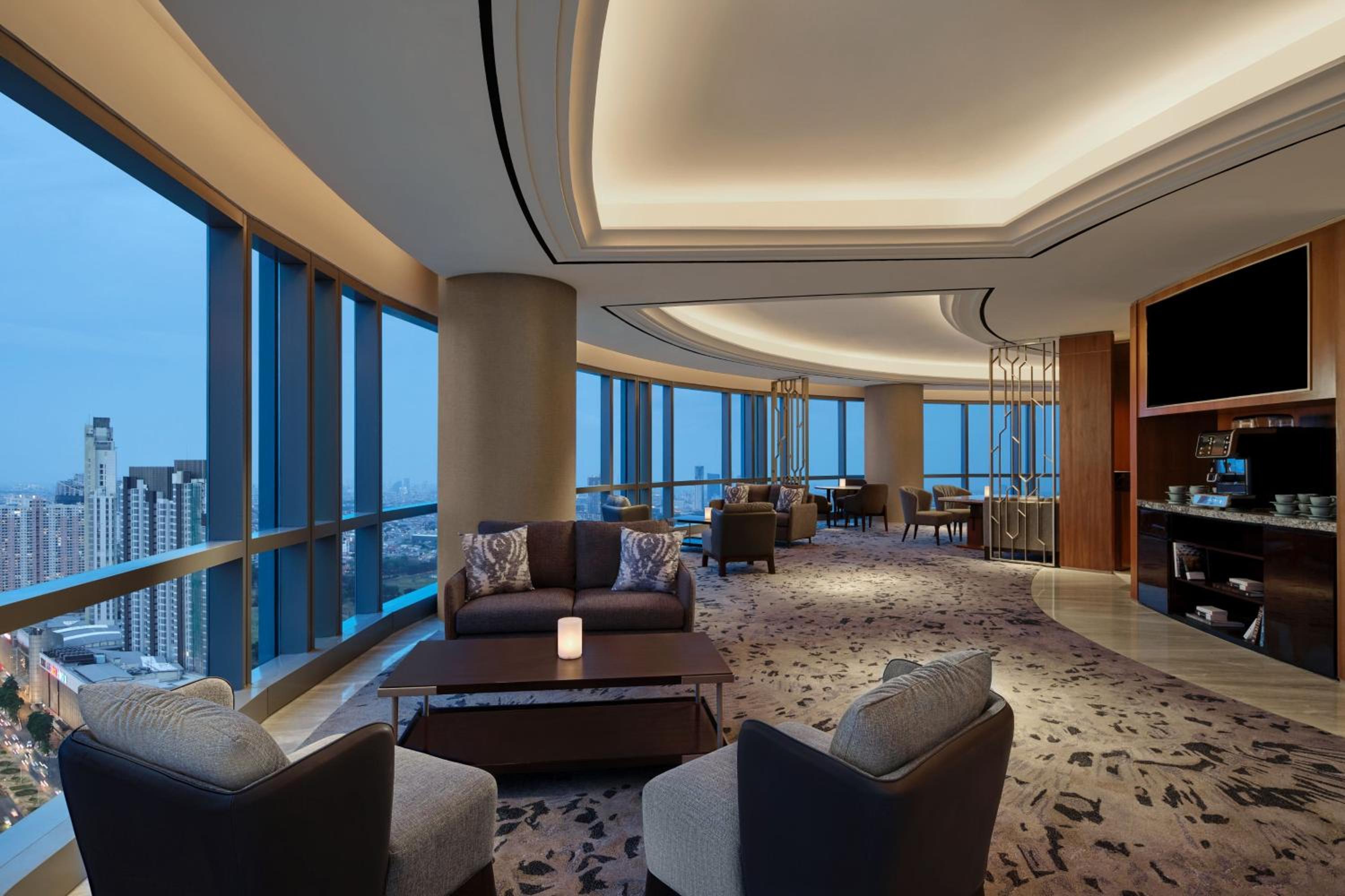 Westin Club, Club lounge access, Guest room, 1 King - Photo 7