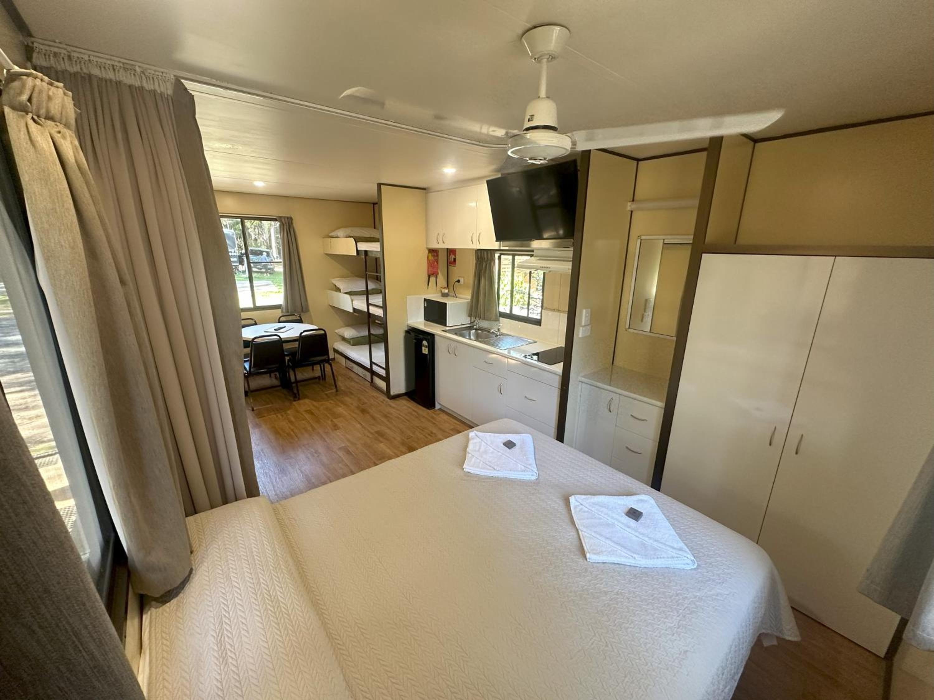 Bungalow with Shared Bathroom  photo 2