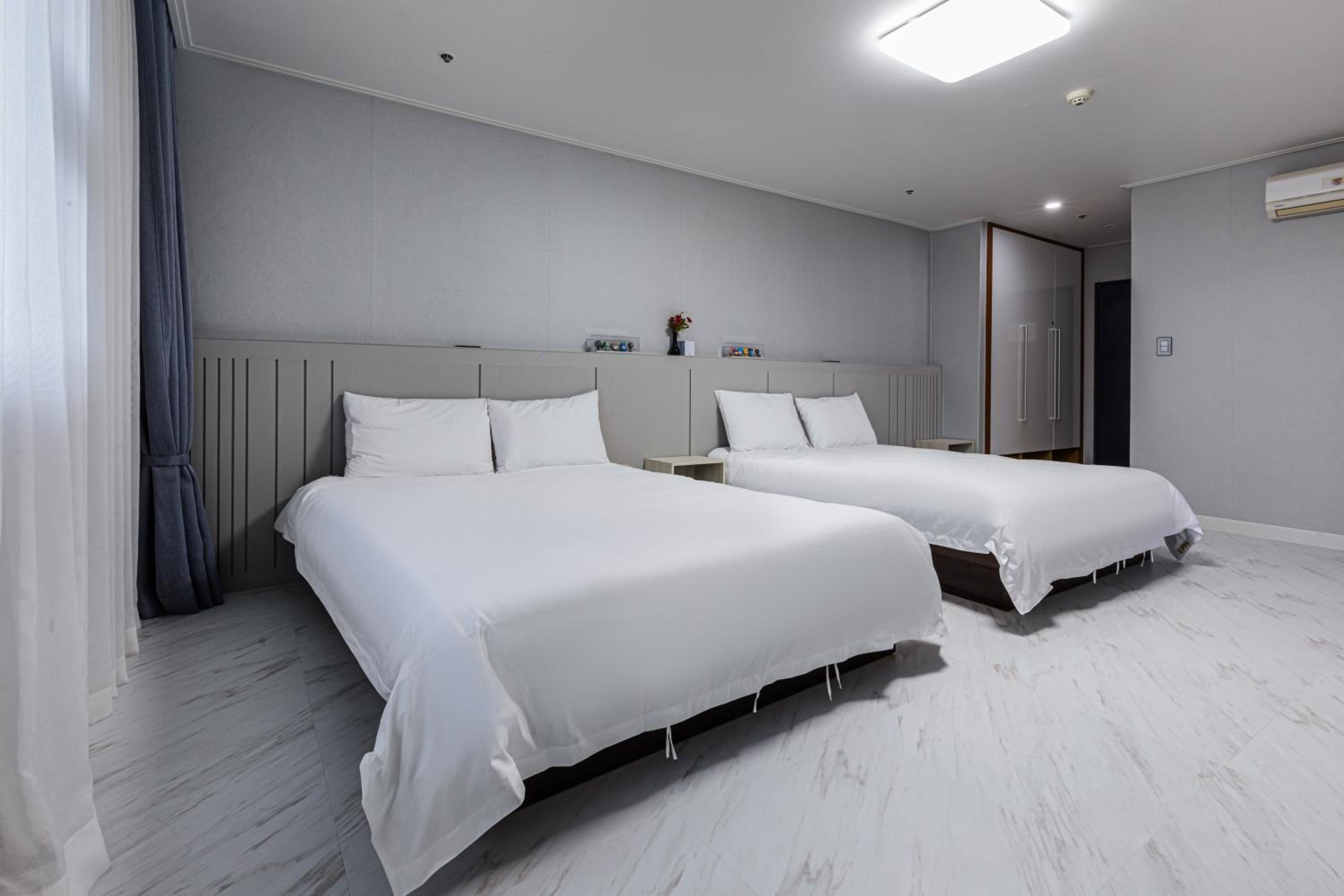 Suite with Mountain View