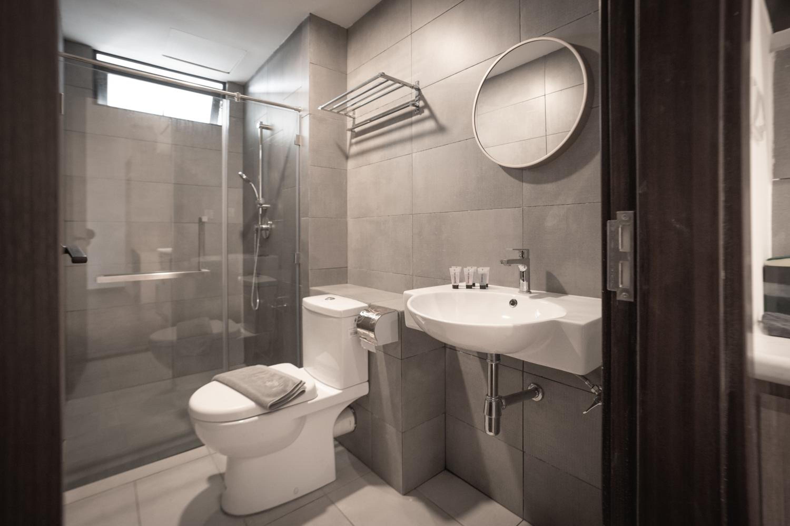 Budget Twin Room - Photo 6