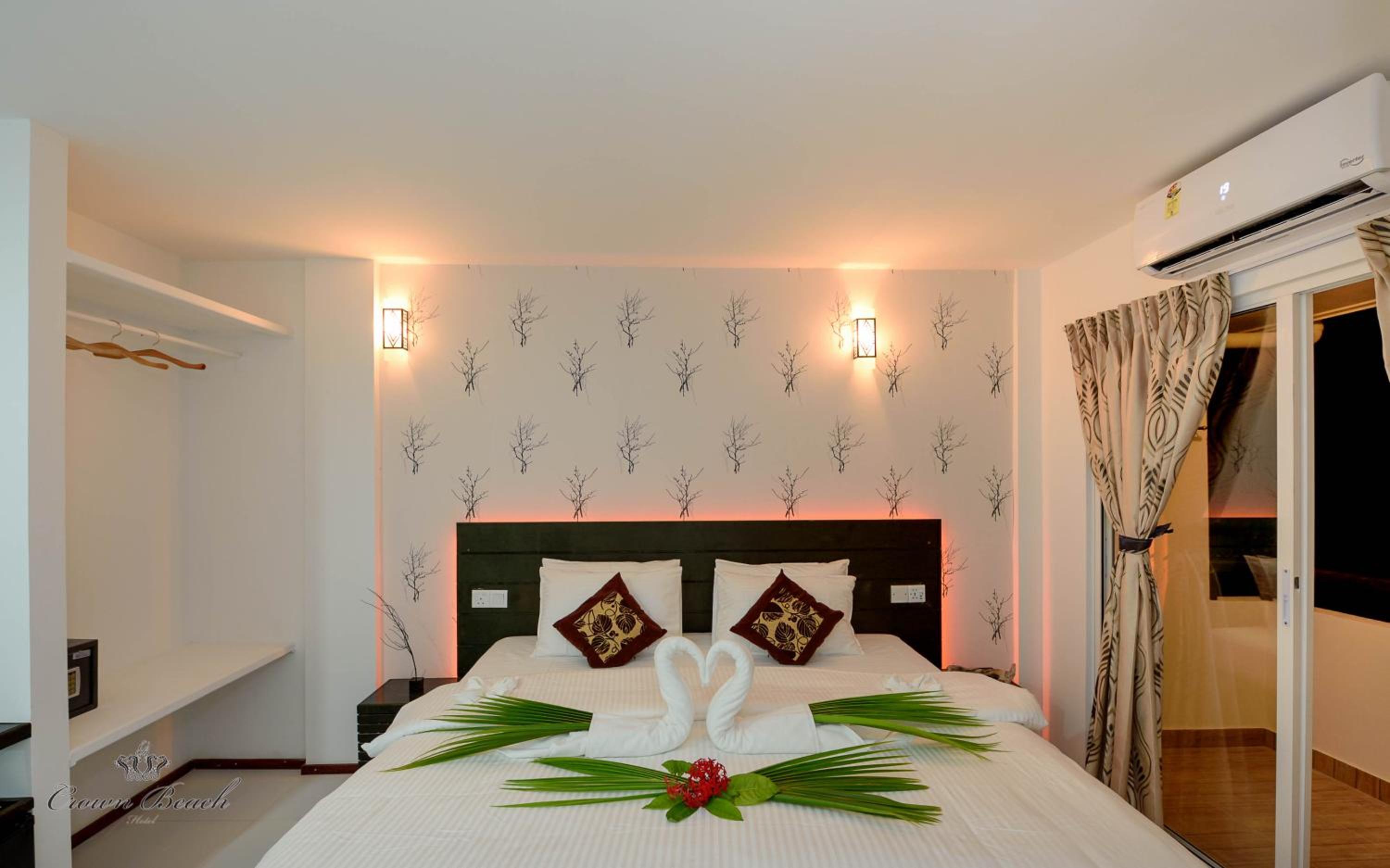 Deluxe Double Room with Balcony and Sea View