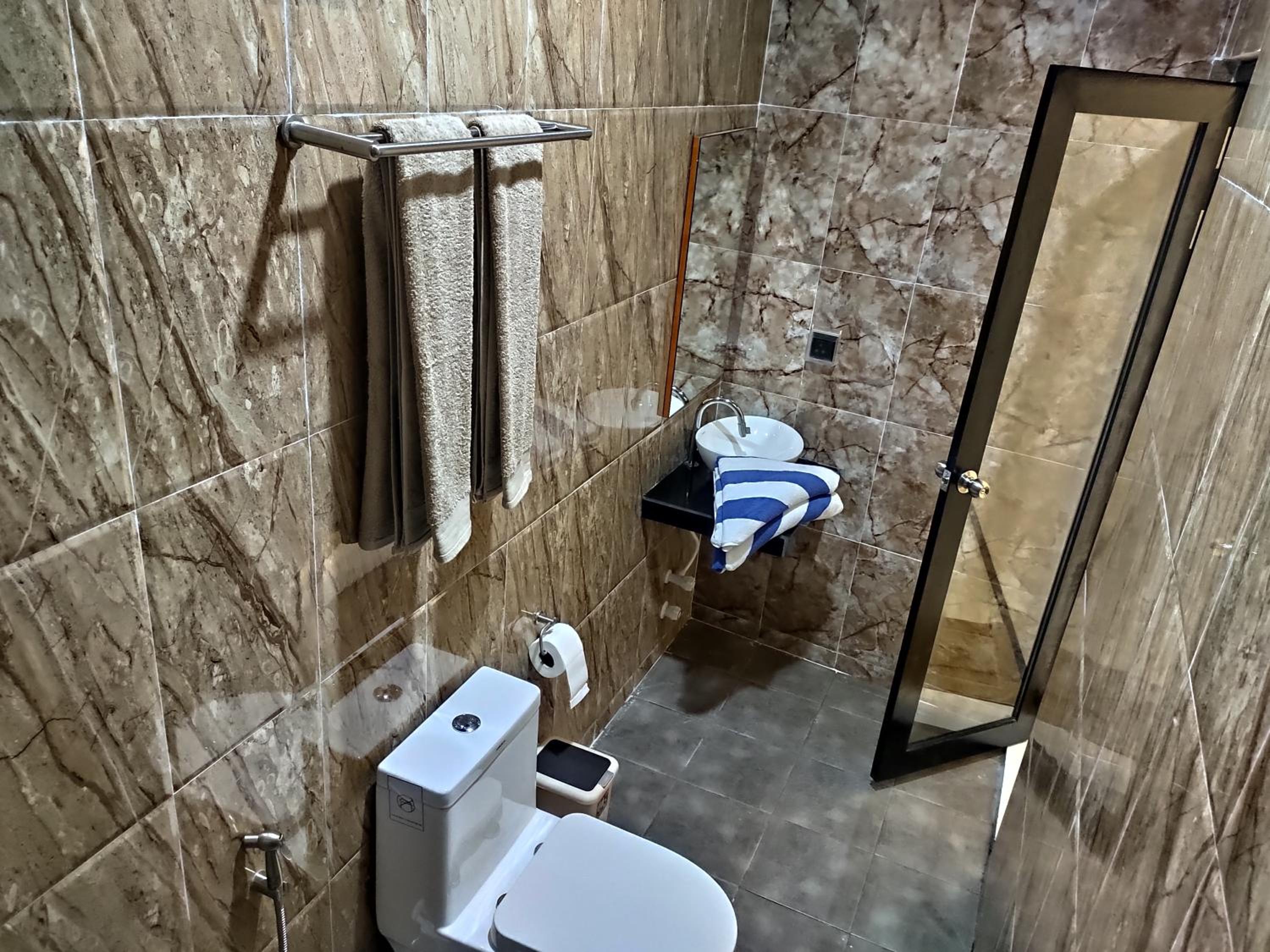 Deluxe Double Room with Sea View - Photo 4