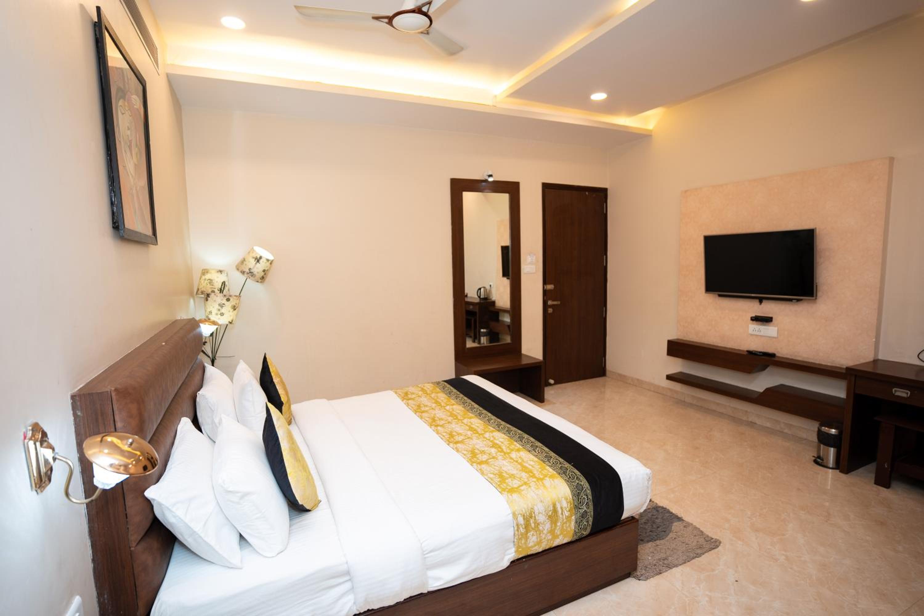 Deluxe Twin Room - Photo 13