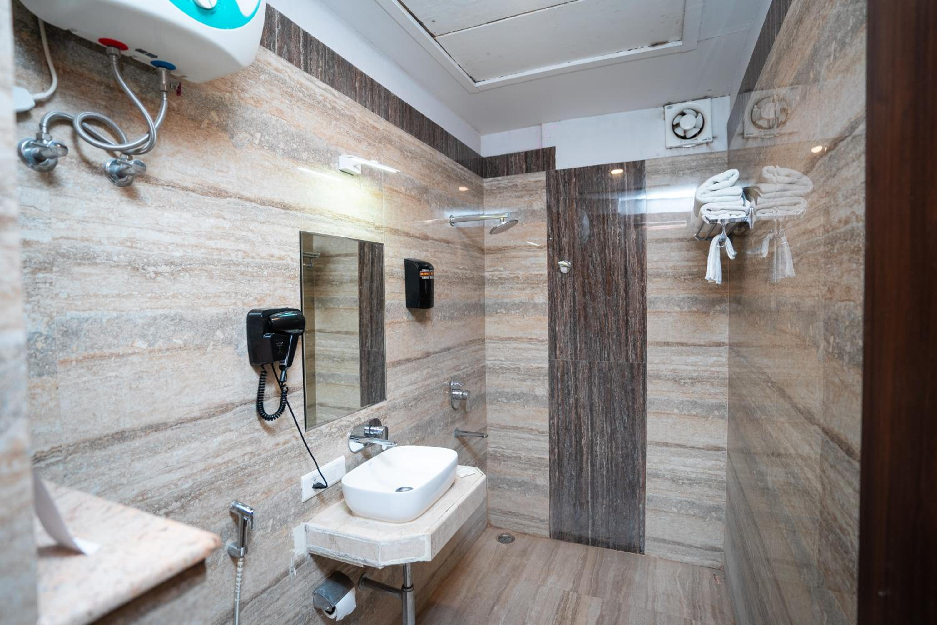 Deluxe Twin Room - Photo 10
