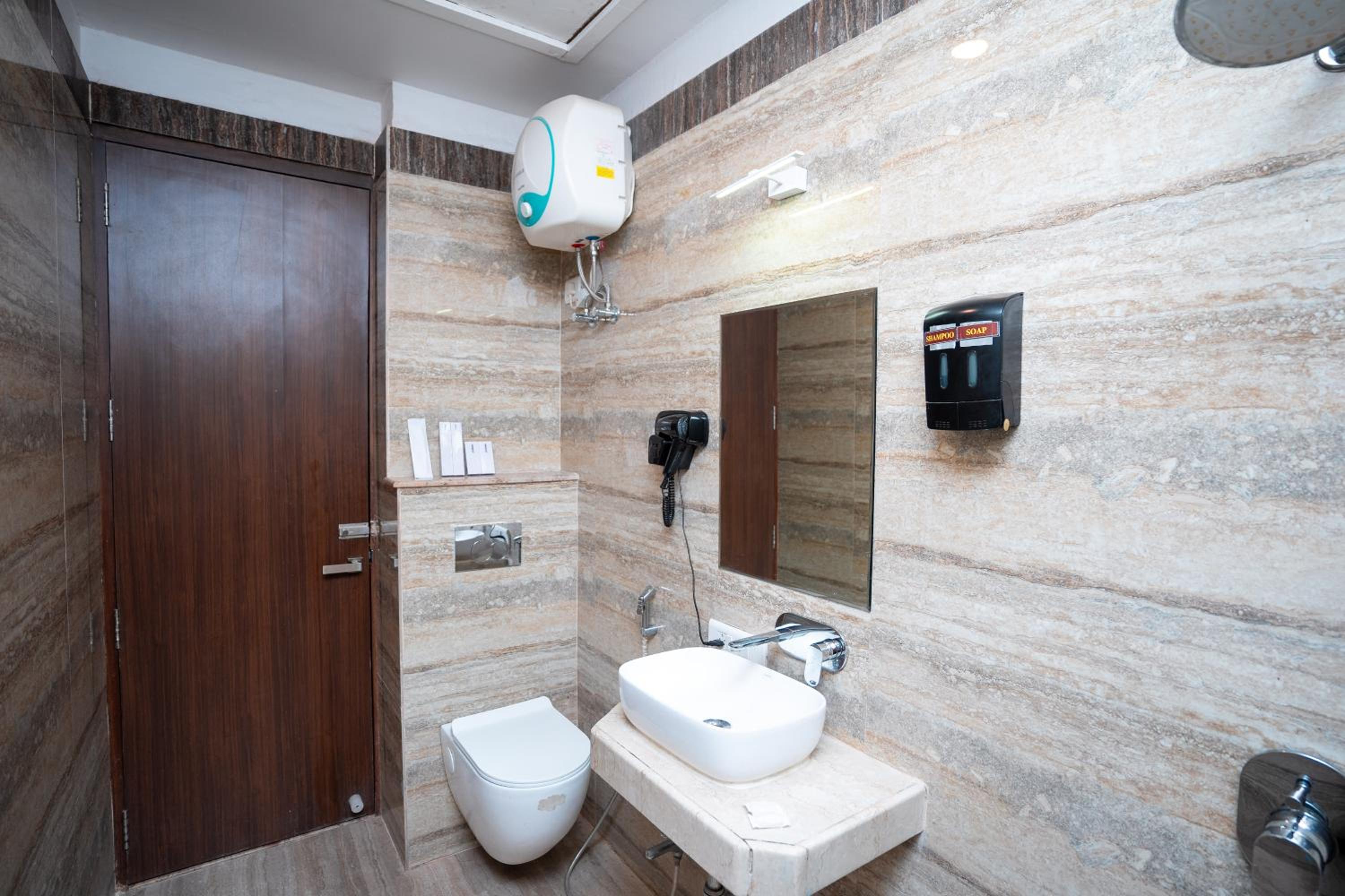 Deluxe Twin Room - Photo 8