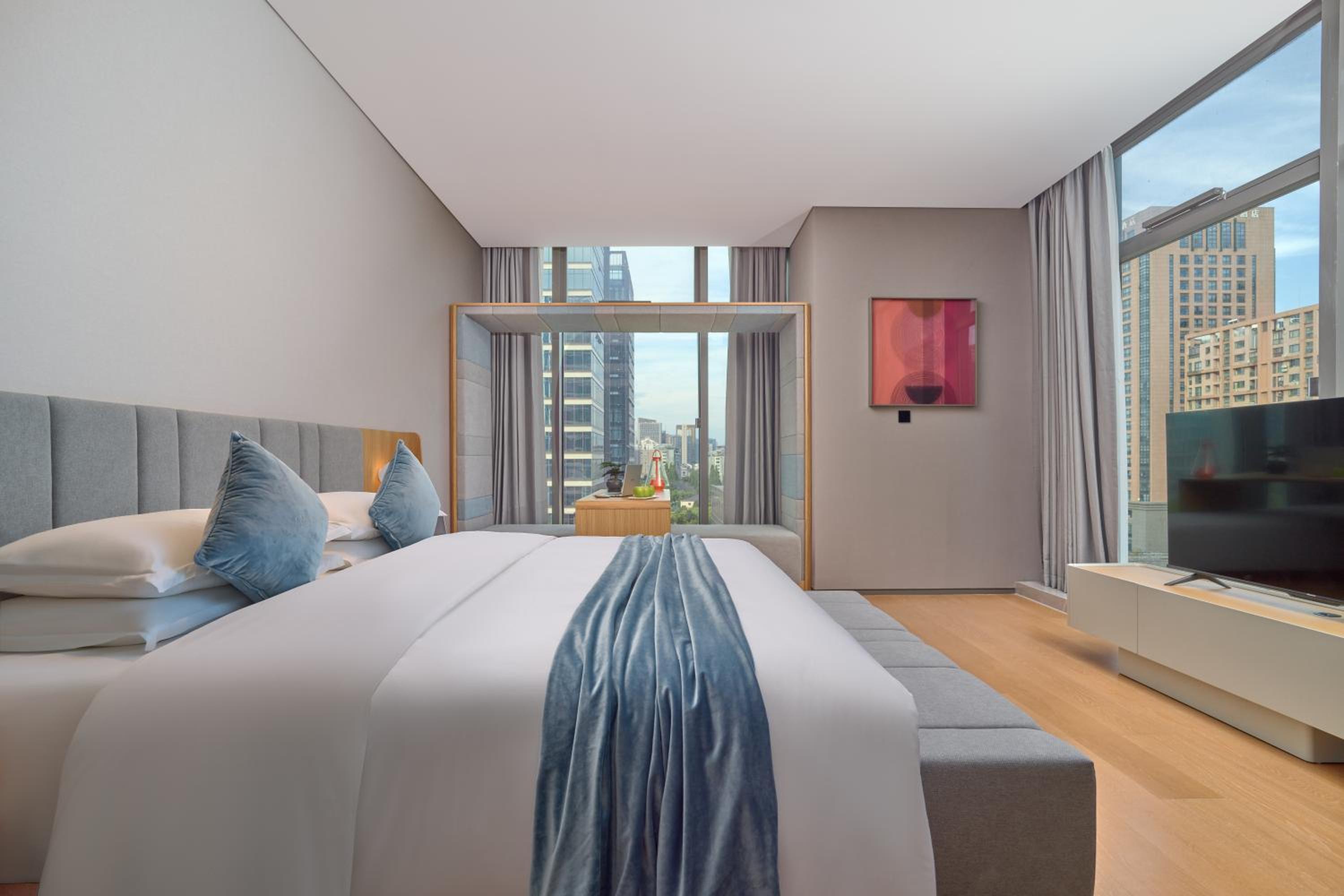Executive Queen Room, City View