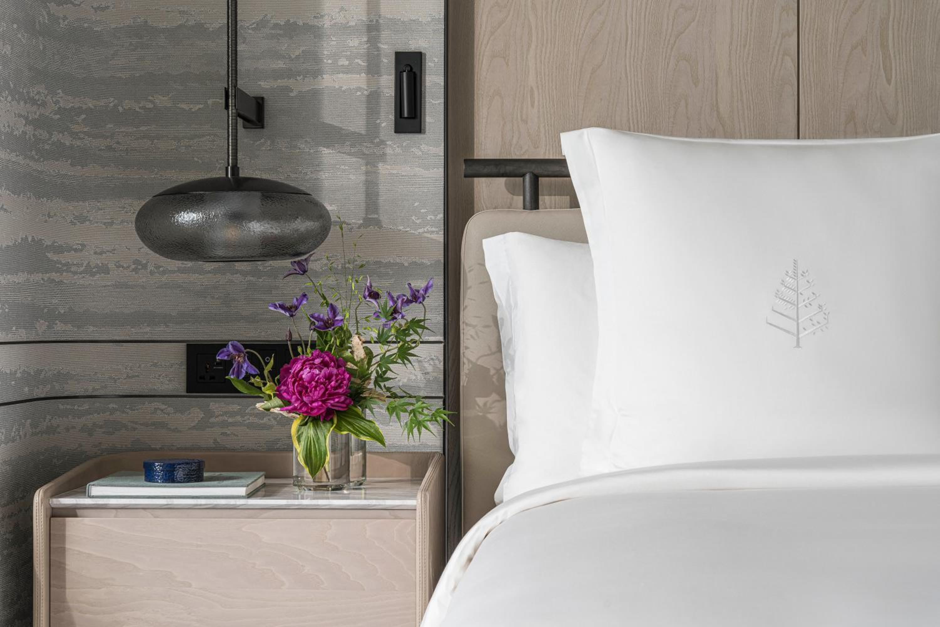 Deluxe King Room with Canal View  photo 3
