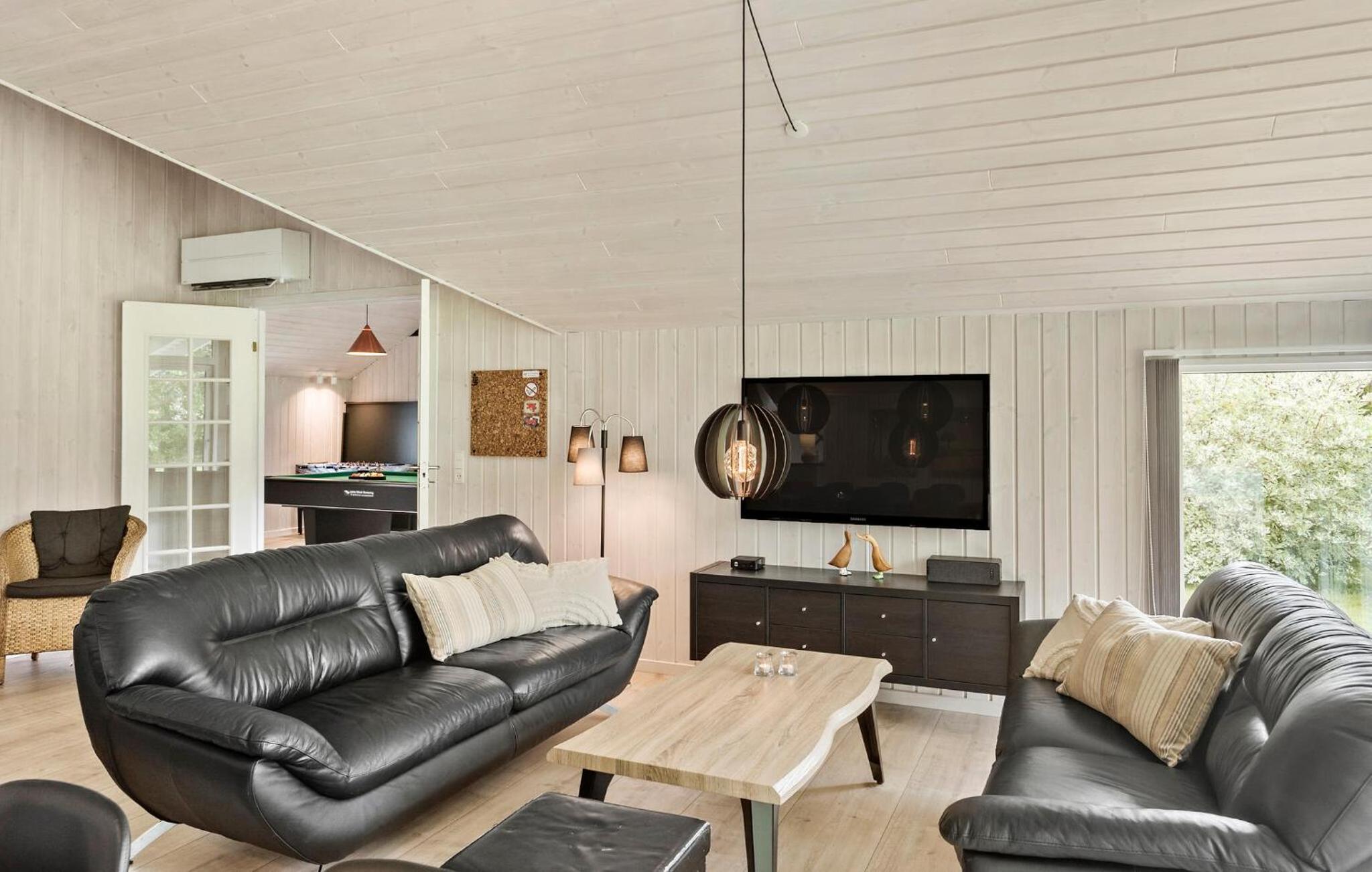 Five-Bedroom Holiday Home photo 1