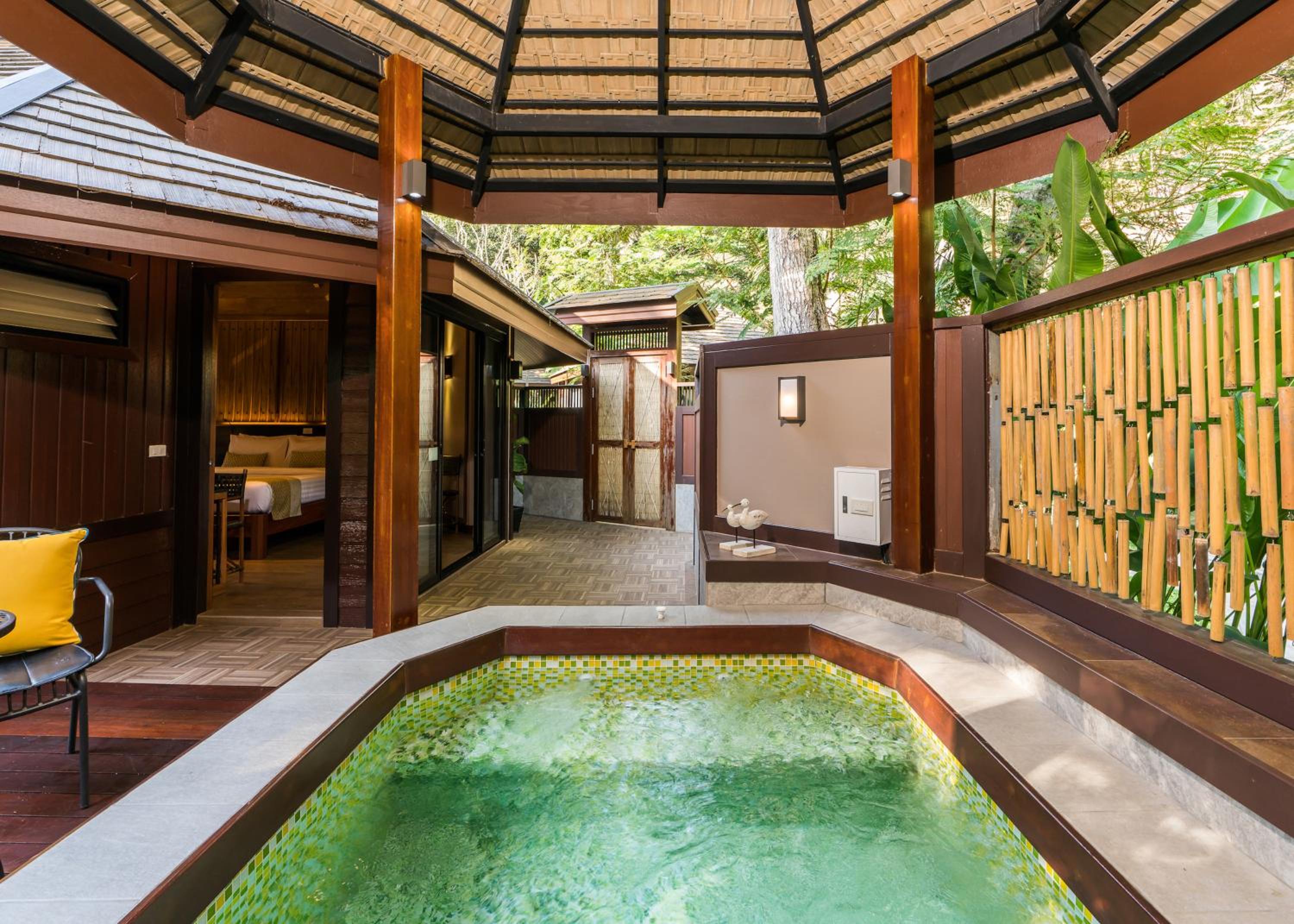 Plunge Pool Jacuzzi Villa