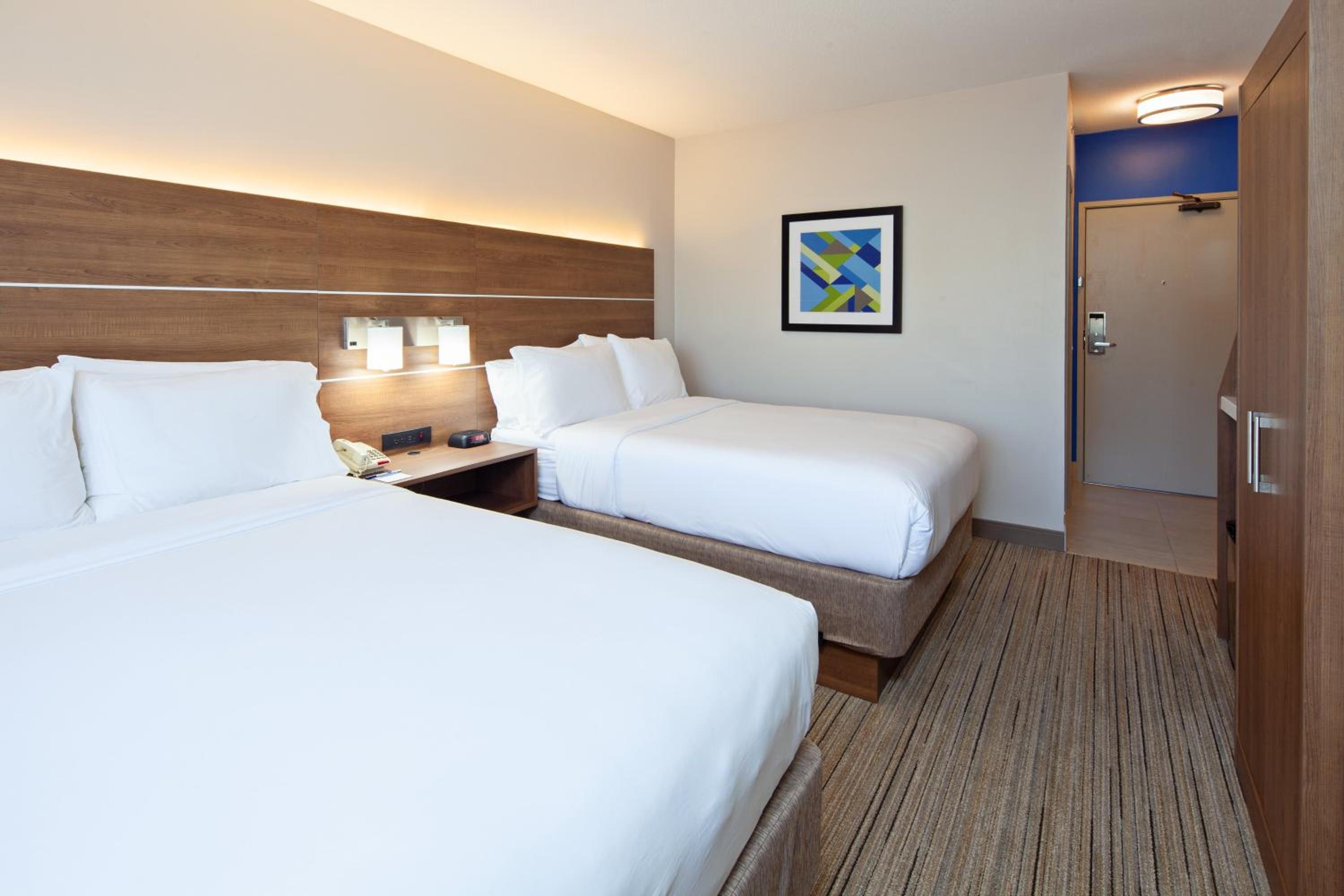 Standard Double Room with Two Double Beds - Photo 4