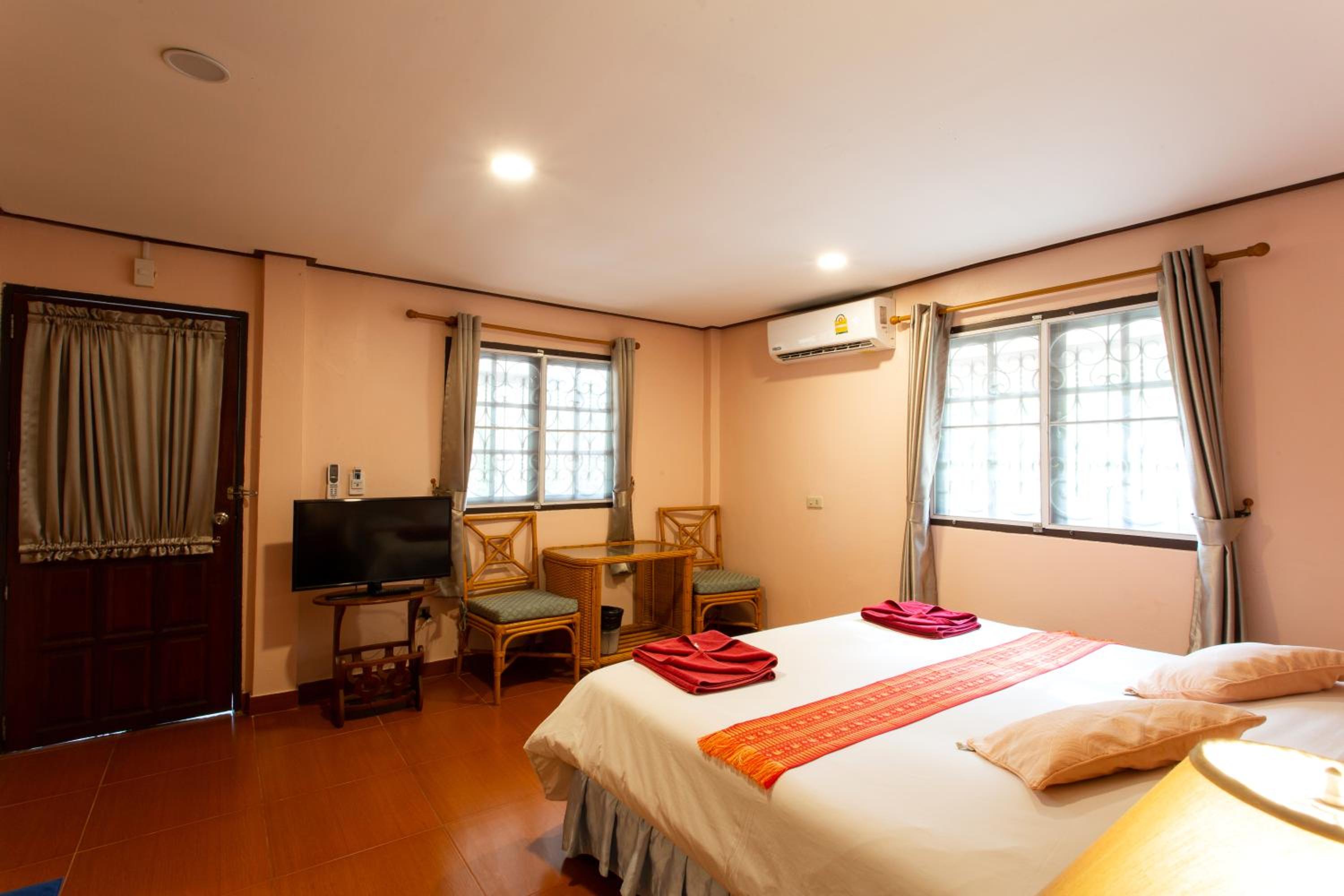 Economy Quadruple Room with Shared Bathroom photo 2