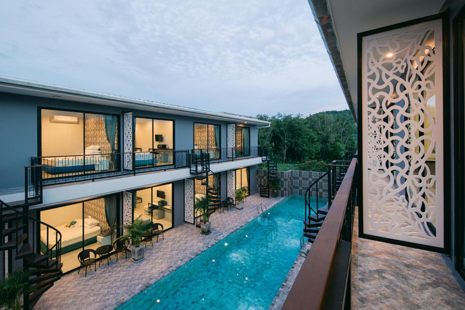 Superior Double or Twin Room with Pool View