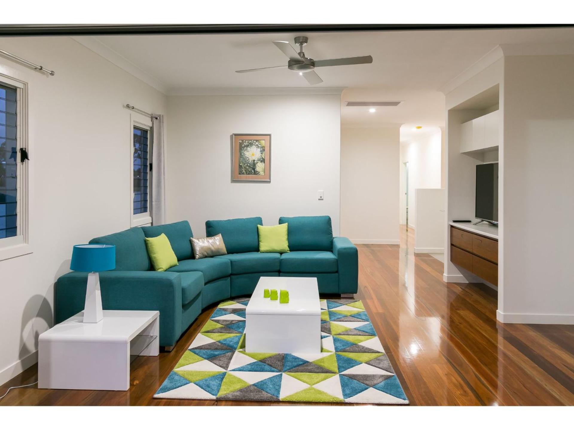 Five-Bedroom House photo 1