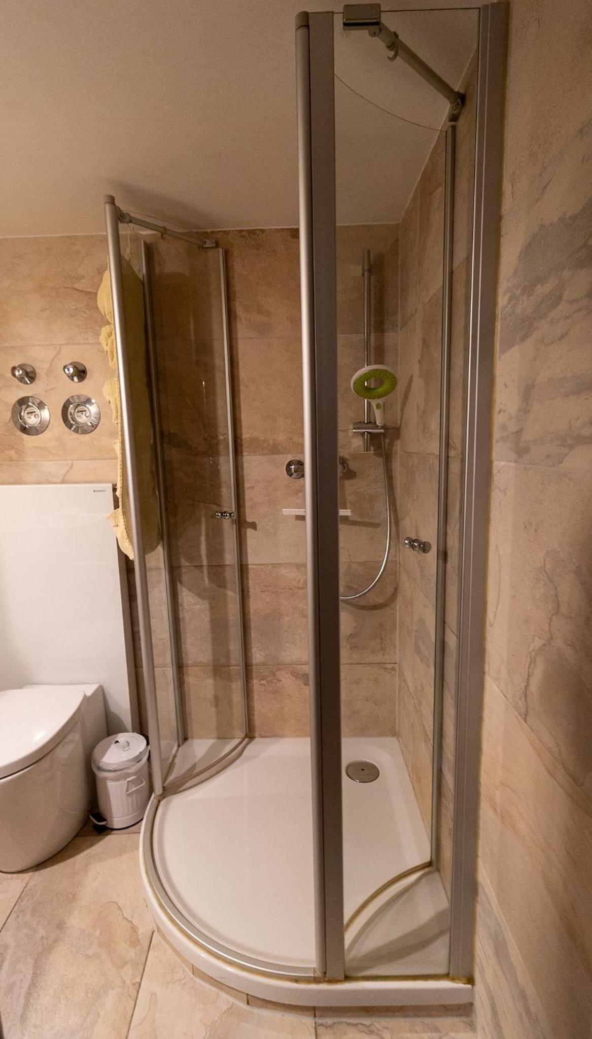 Apartment with Shower - Photo 16