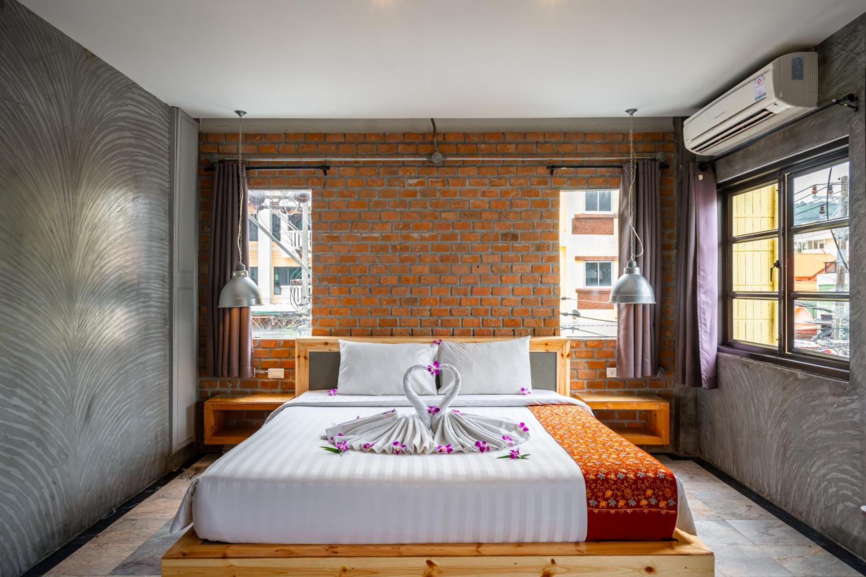 Standard Double Room - Photo 12