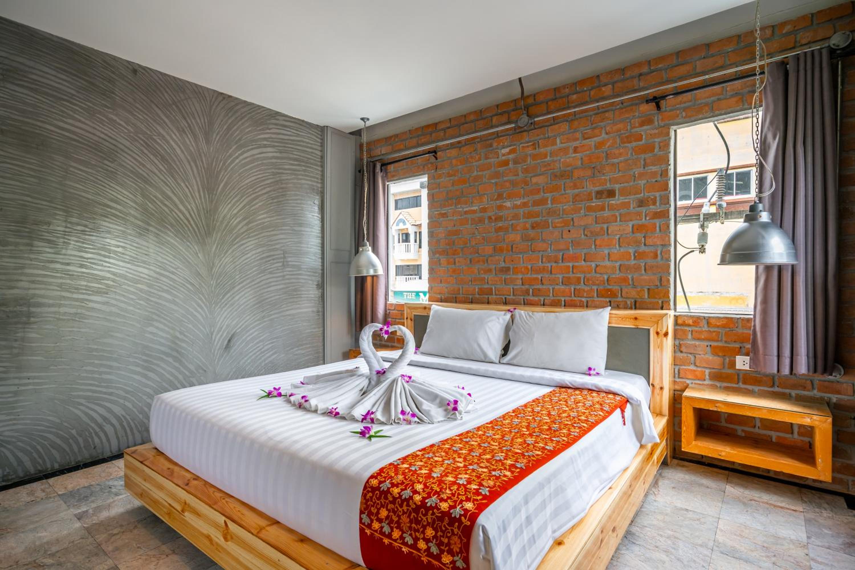 Standard Double Room - Photo 11